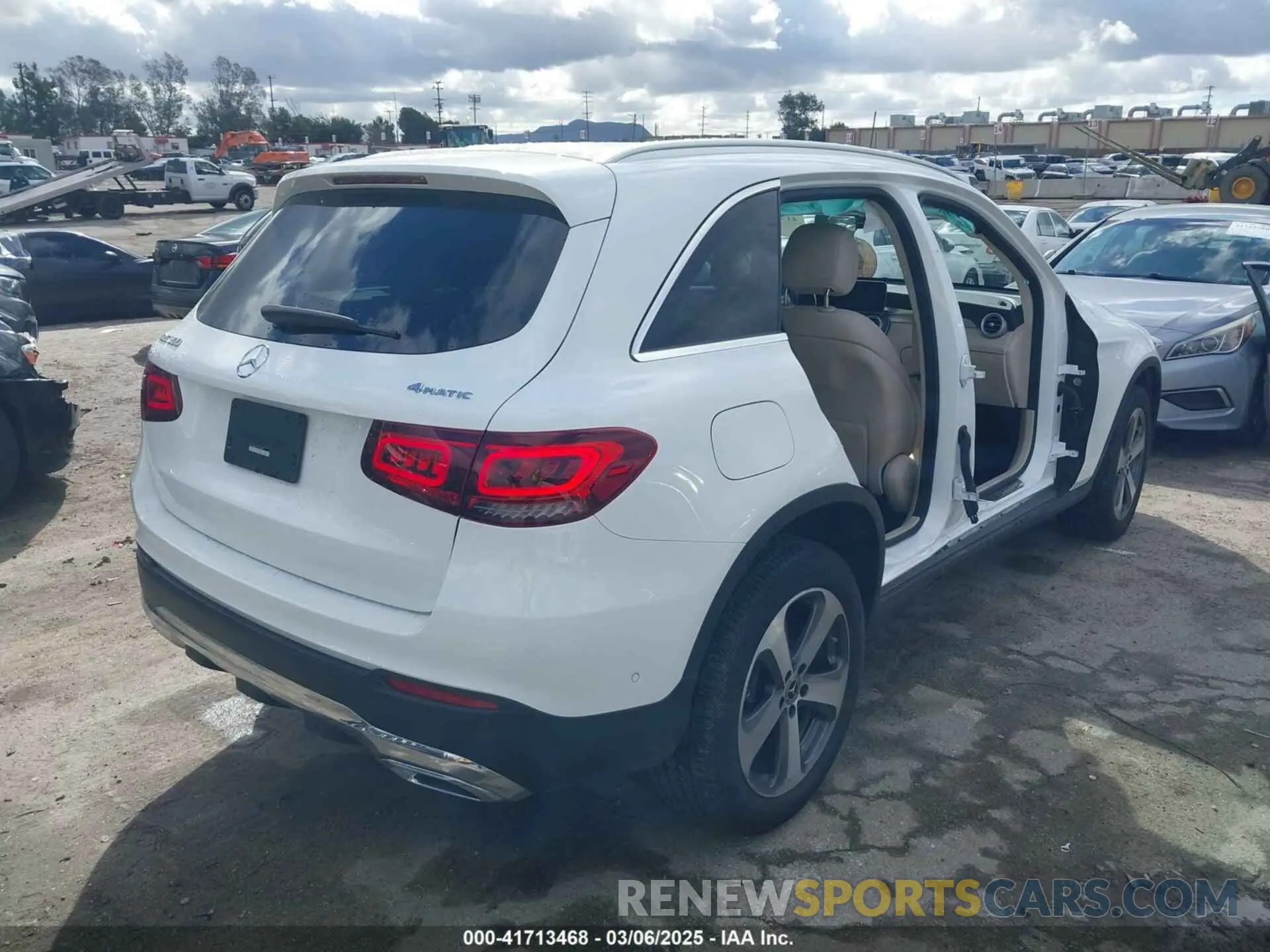 4 Photograph of a damaged car W1N0G8EB3NG110083 MERCEDES-BENZ GLC 300 2022