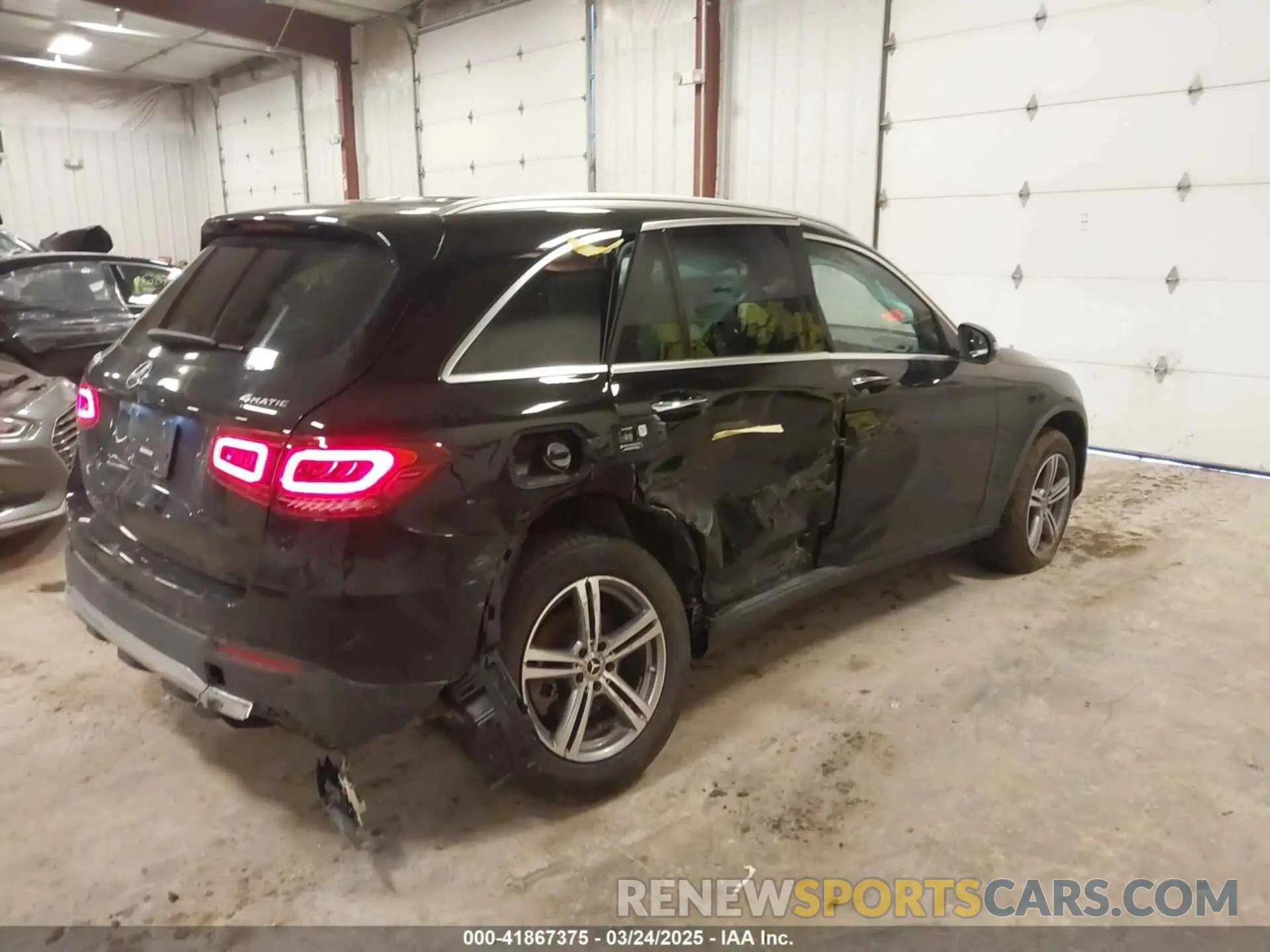 4 Photograph of a damaged car W1N0G8EB8NV370264 MERCEDES-BENZ GLC 300 2022