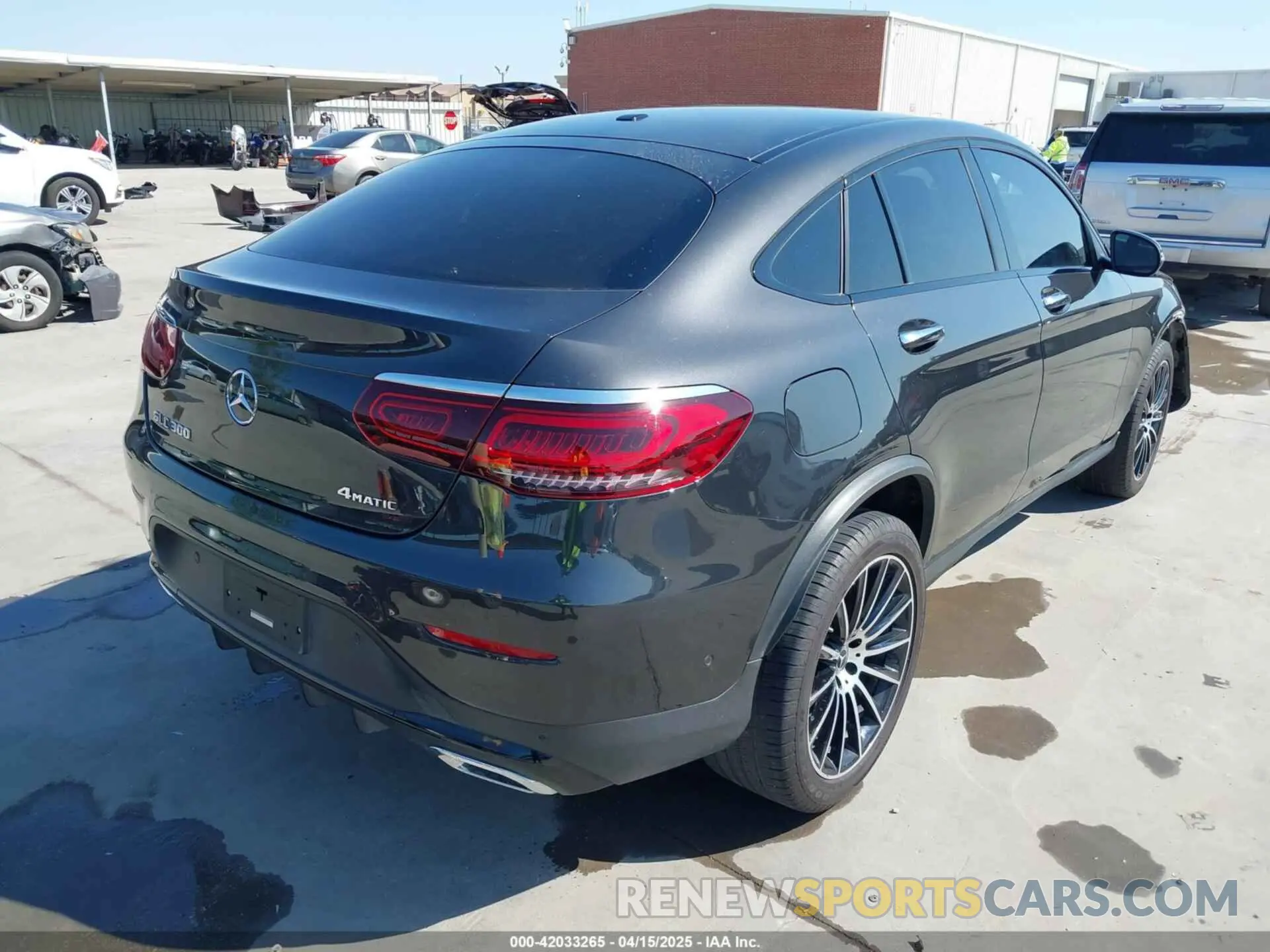 4 Photograph of a damaged car W1N0J8EB8NG065353 MERCEDES-BENZ GLC 300 2022