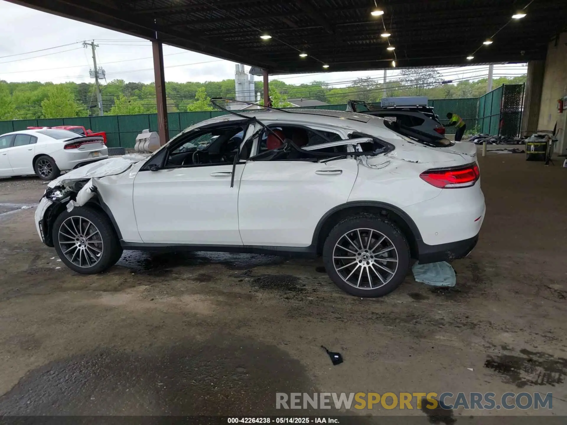 14 Photograph of a damaged car W1N0J8EB9NG102183 MERCEDES-BENZ GLC 300 2022