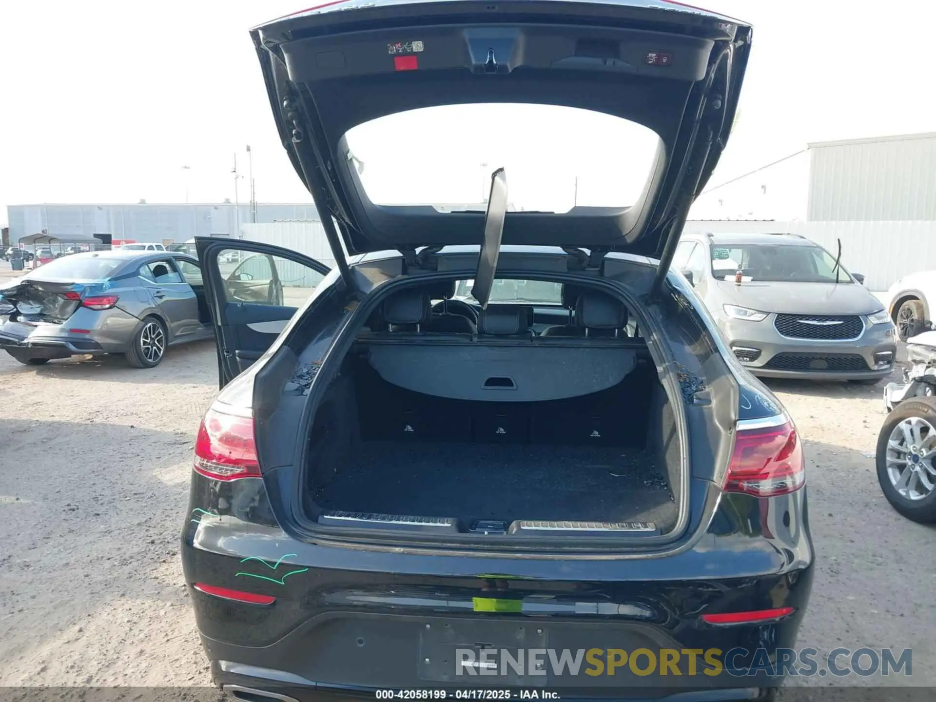 17 Photograph of a damaged car W1N0J8EB3PG139622 MERCEDES-BENZ GLC 300 2023