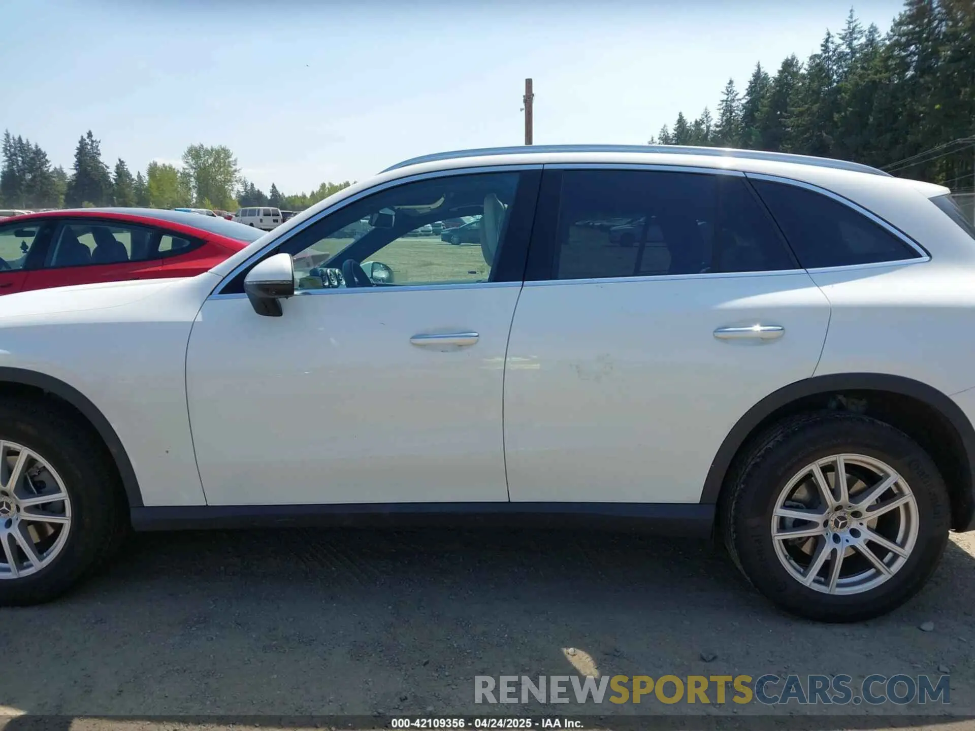 14 Photograph of a damaged car W1NKM4HB1PU016858 MERCEDES-BENZ GLC 300 2023