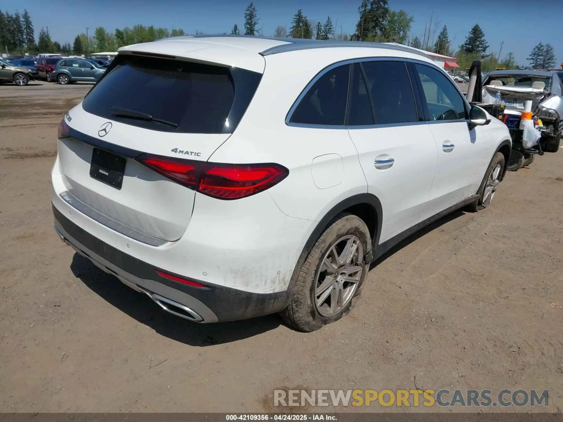 4 Photograph of a damaged car W1NKM4HB1PU016858 MERCEDES-BENZ GLC 300 2023