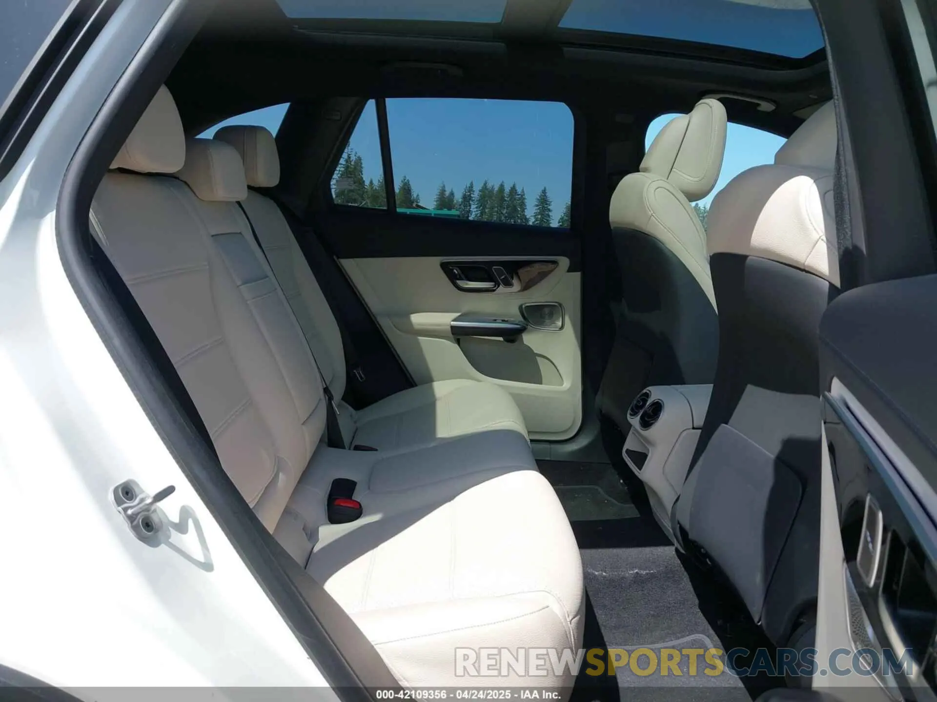 8 Photograph of a damaged car W1NKM4HB1PU016858 MERCEDES-BENZ GLC 300 2023
