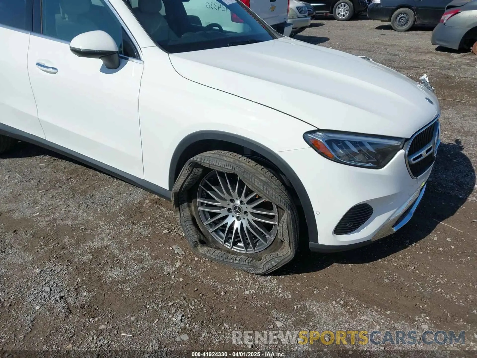 17 Photograph of a damaged car W1NKM4GB5RF167307 MERCEDES-BENZ GLC 300 2024