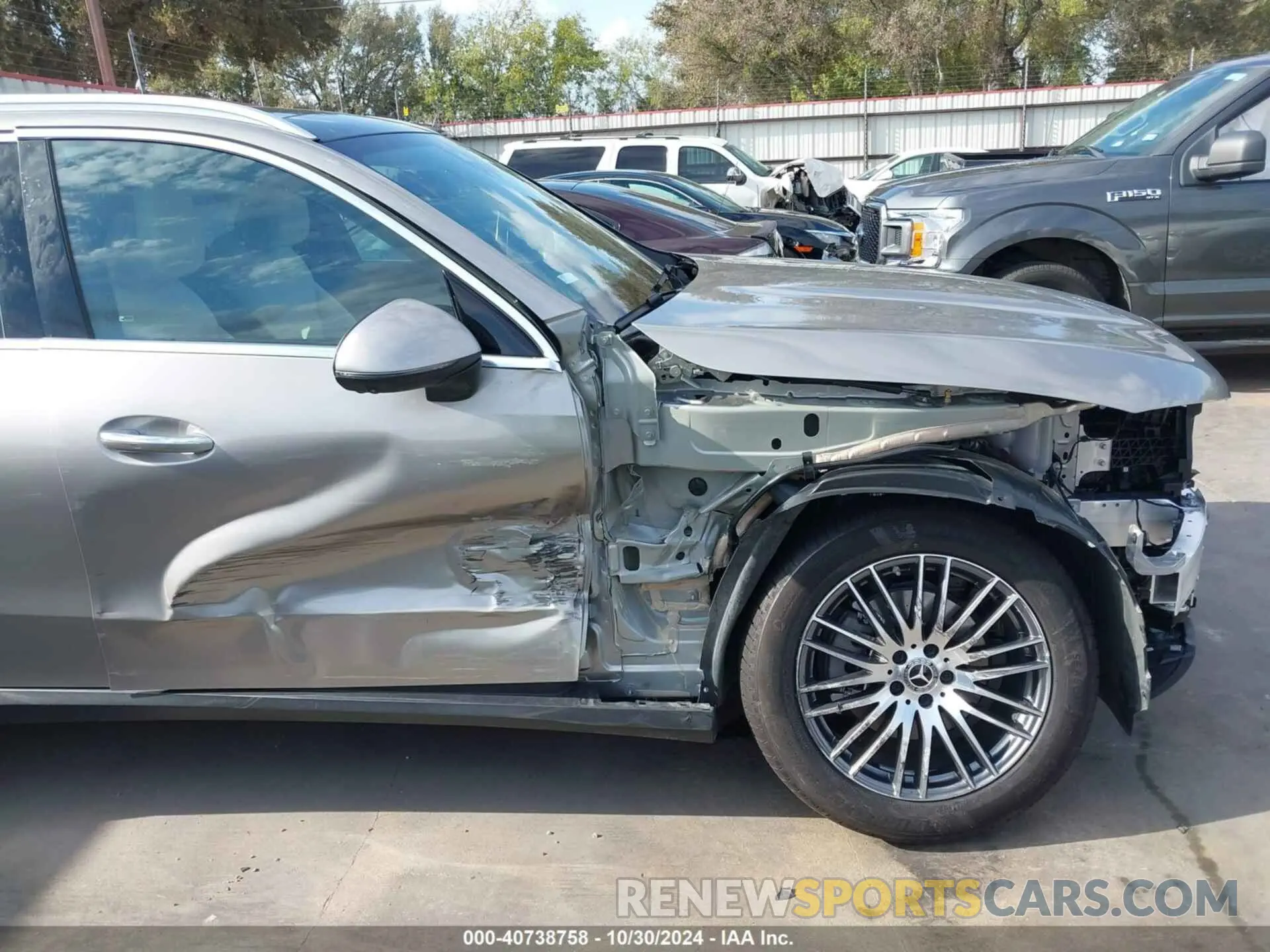 18 Photograph of a damaged car W1NKM4GB5RF177402 MERCEDES-BENZ GLC 300 2024