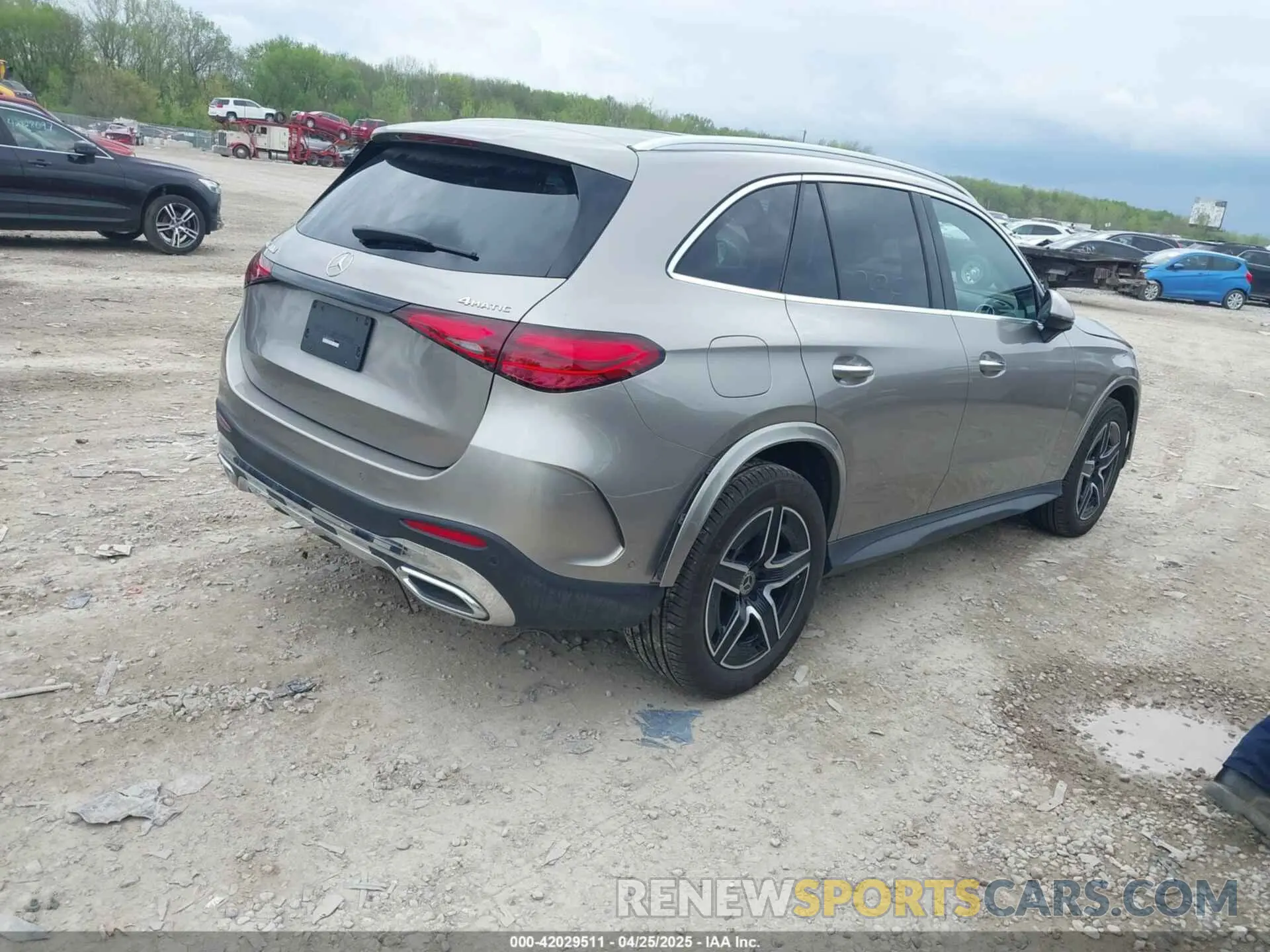 4 Photograph of a damaged car W1NKM4HB0RF228318 MERCEDES-BENZ GLC 300 2024