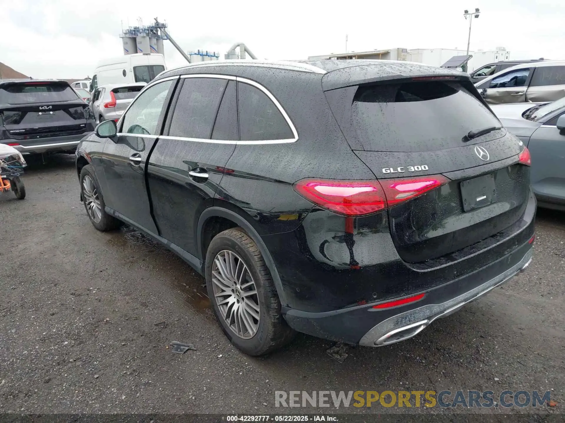 3 Photograph of a damaged car W1NKM4HB1RF134366 MERCEDES-BENZ GLC 300 2024
