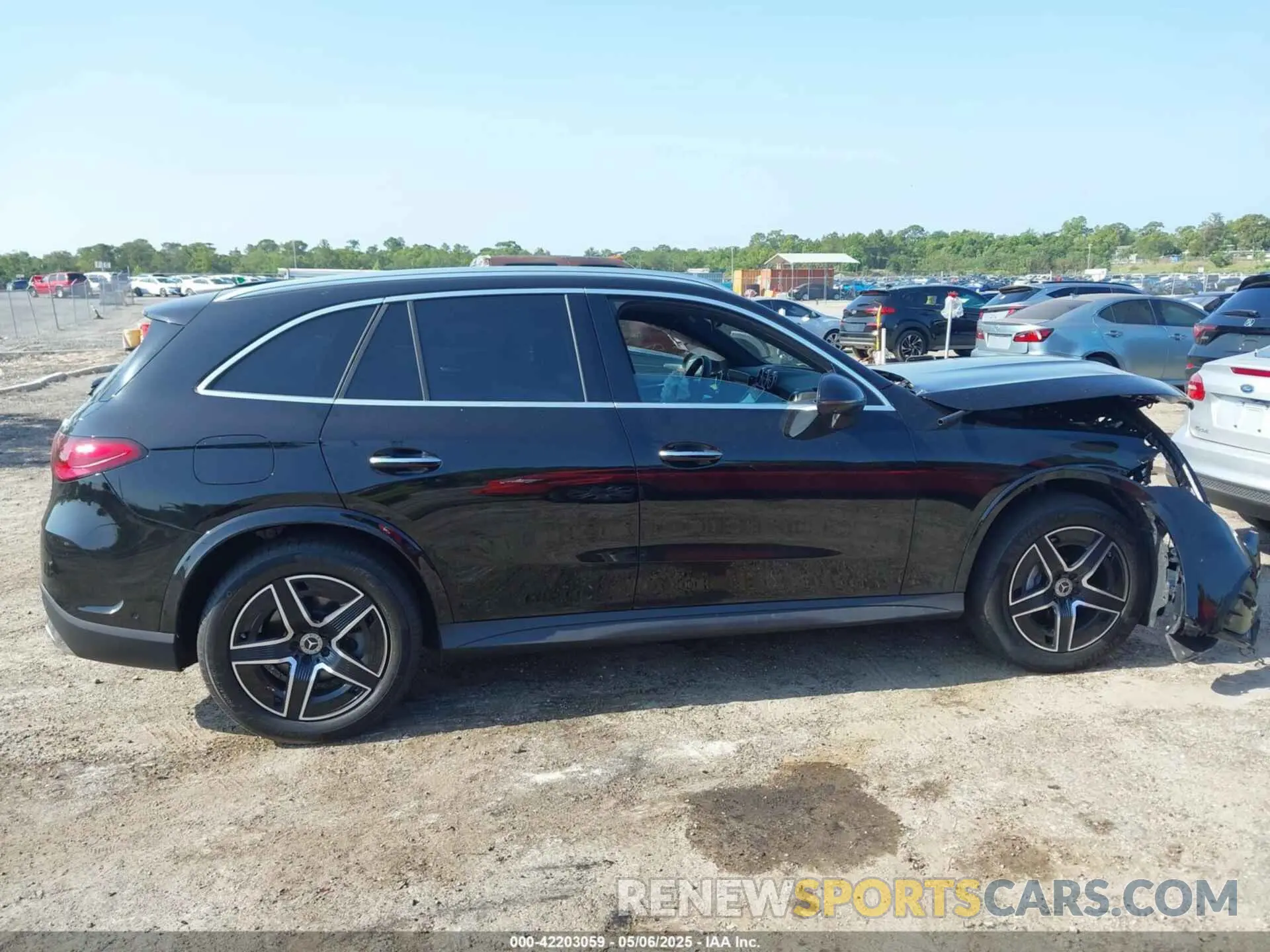 13 Photograph of a damaged car W1NKM4HB6RF215914 MERCEDES-BENZ GLC 300 2024