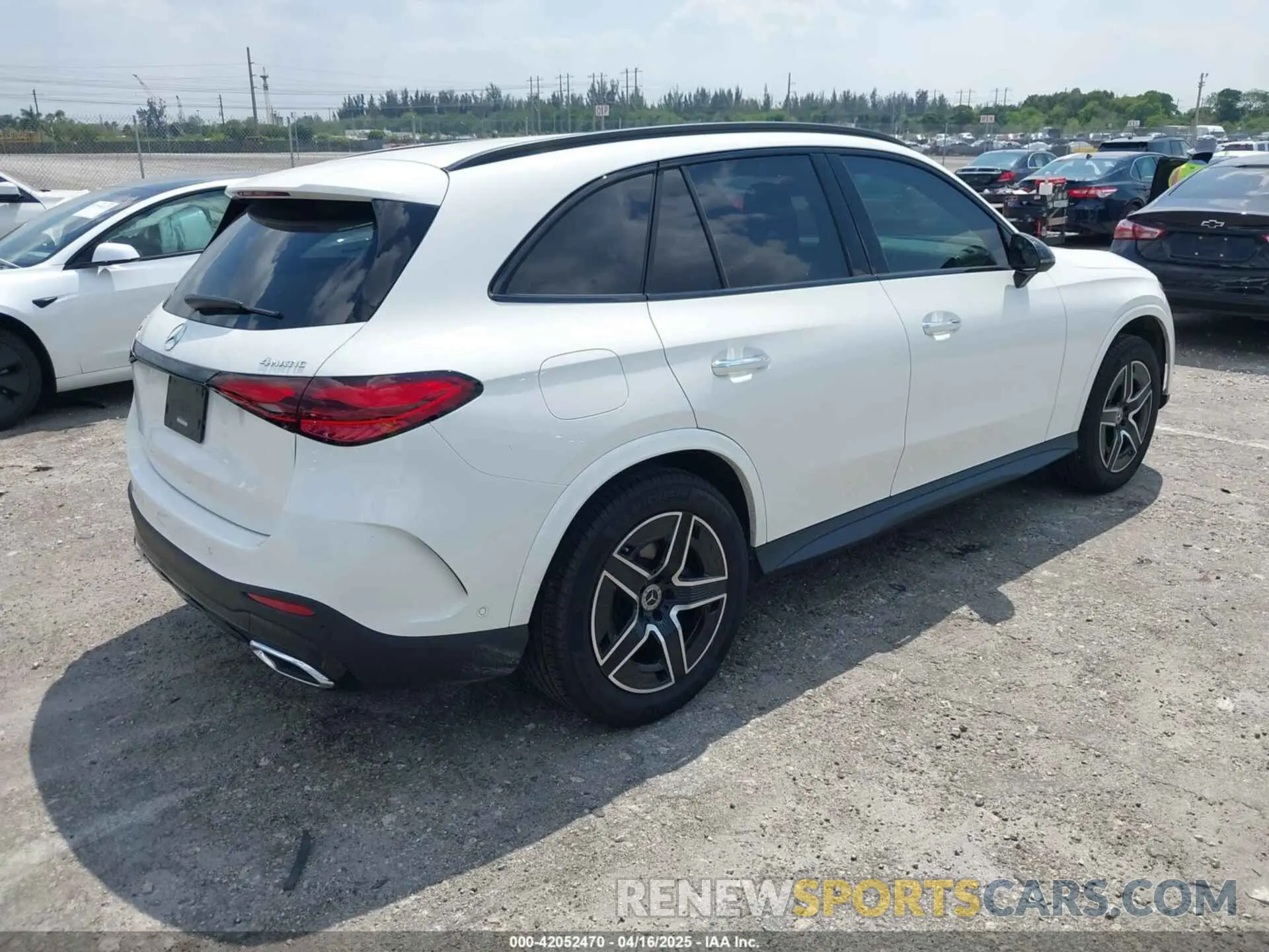 4 Photograph of a damaged car W1NKM4HBXSF257900 MERCEDES-BENZ GLC 300 2025