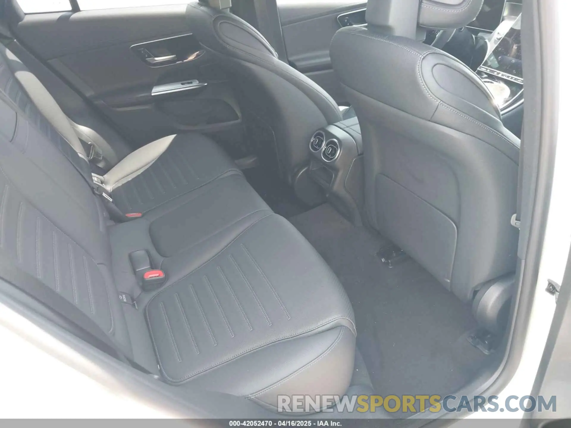 8 Photograph of a damaged car W1NKM4HBXSF257900 MERCEDES-BENZ GLC 300 2025