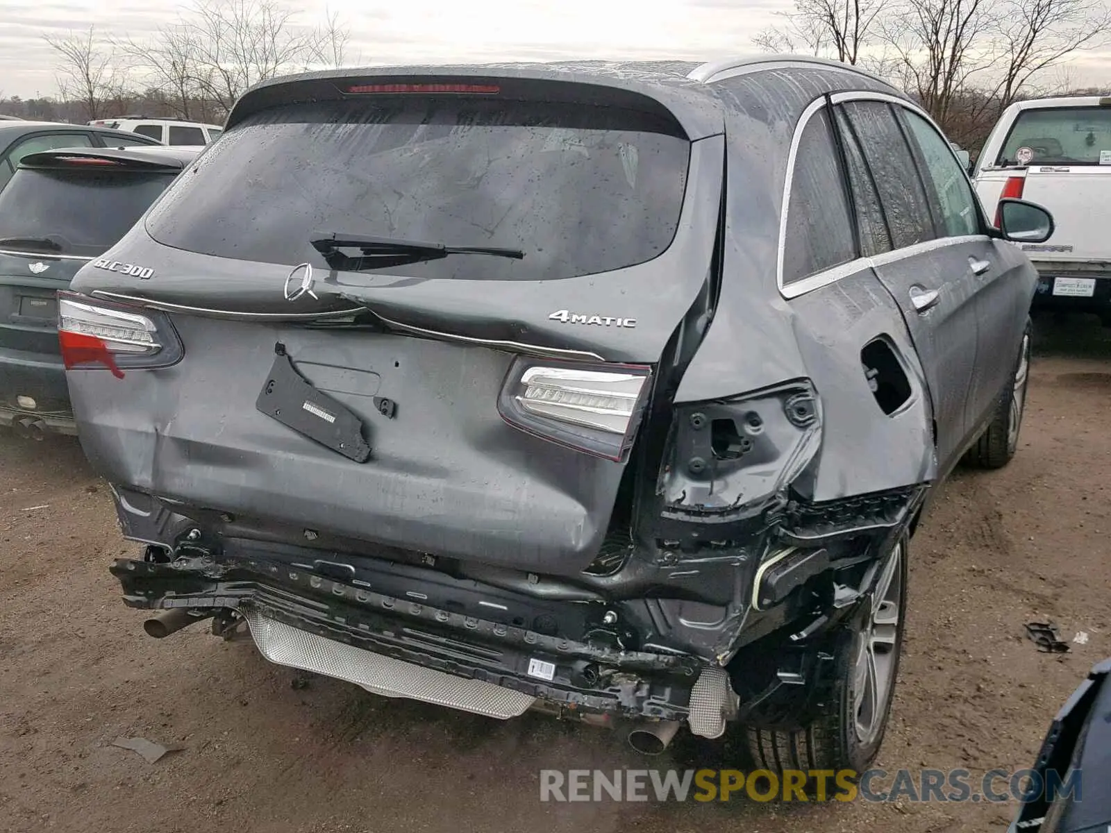 4 Photograph of a damaged car WDC0G4KB2KV137183 MERCEDES-BENZ GLC 300 4M 2019