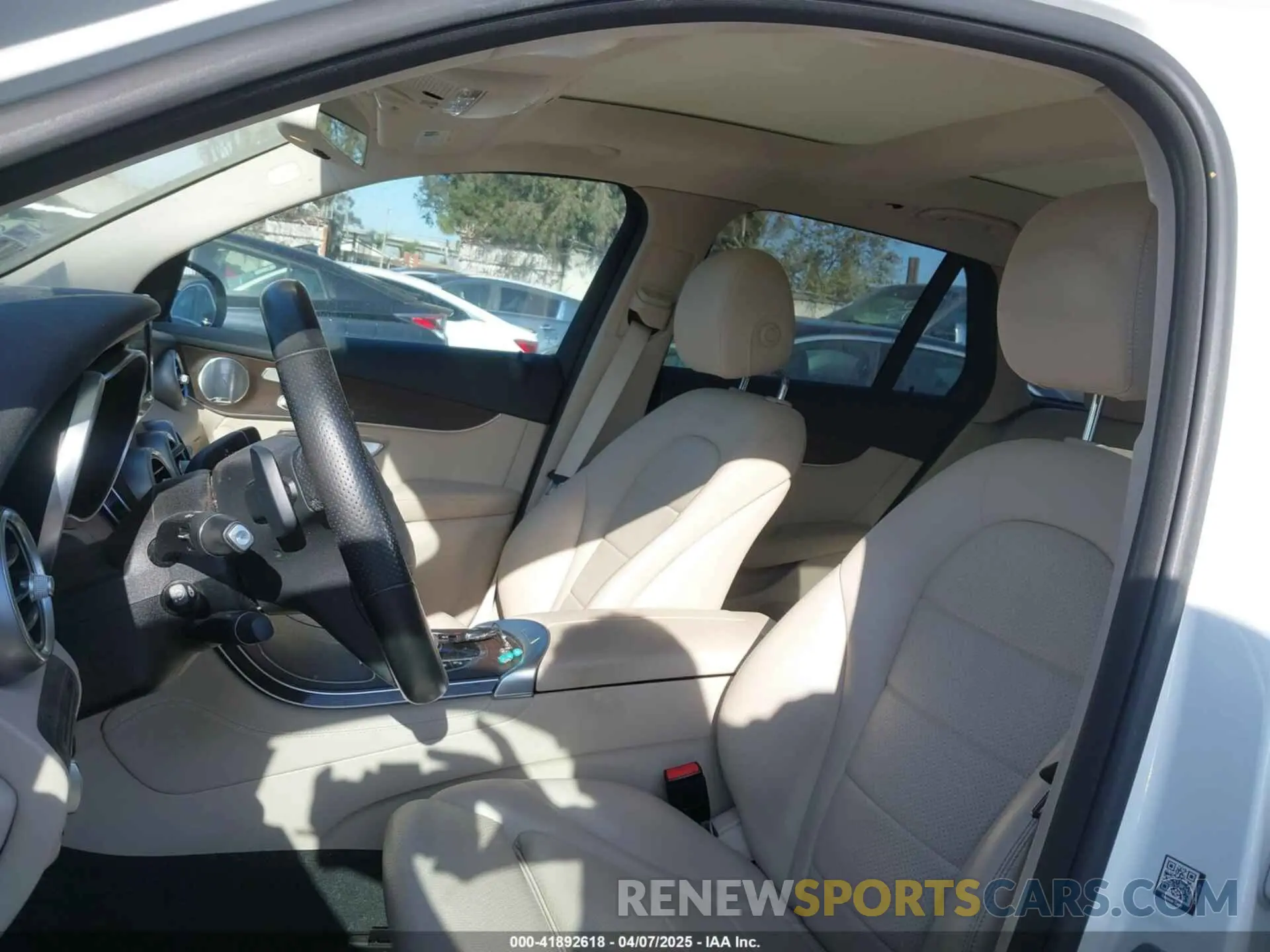 21 Photograph of a damaged car WDC0G5EB0KF585613 MERCEDES-BENZ GLC 350E 2019