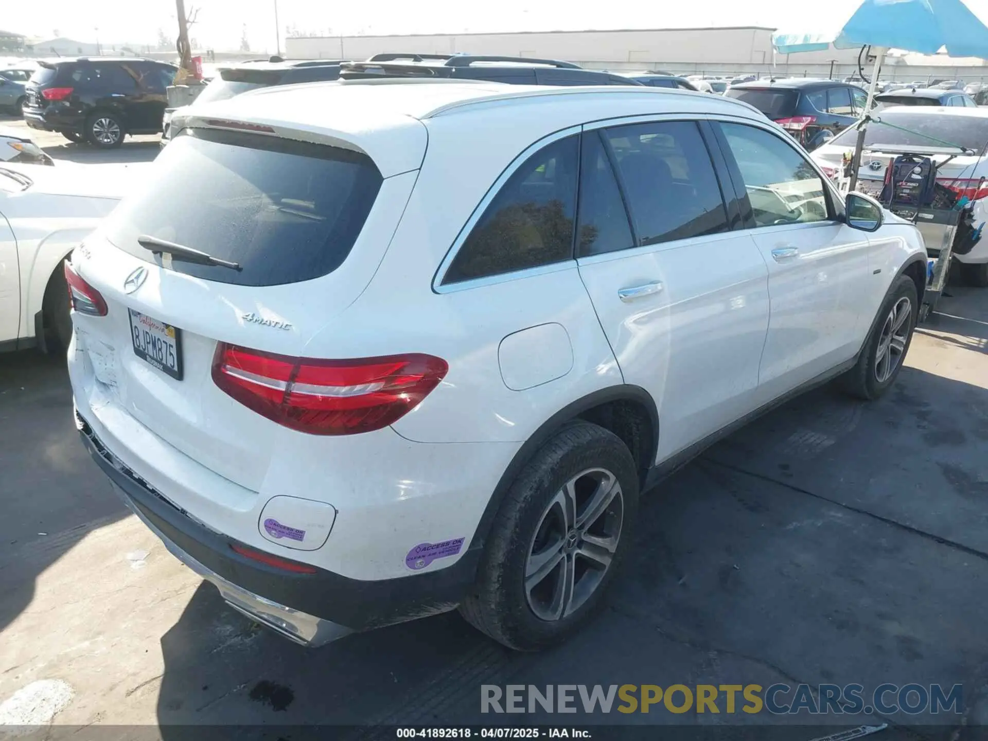 4 Photograph of a damaged car WDC0G5EB0KF585613 MERCEDES-BENZ GLC 350E 2019