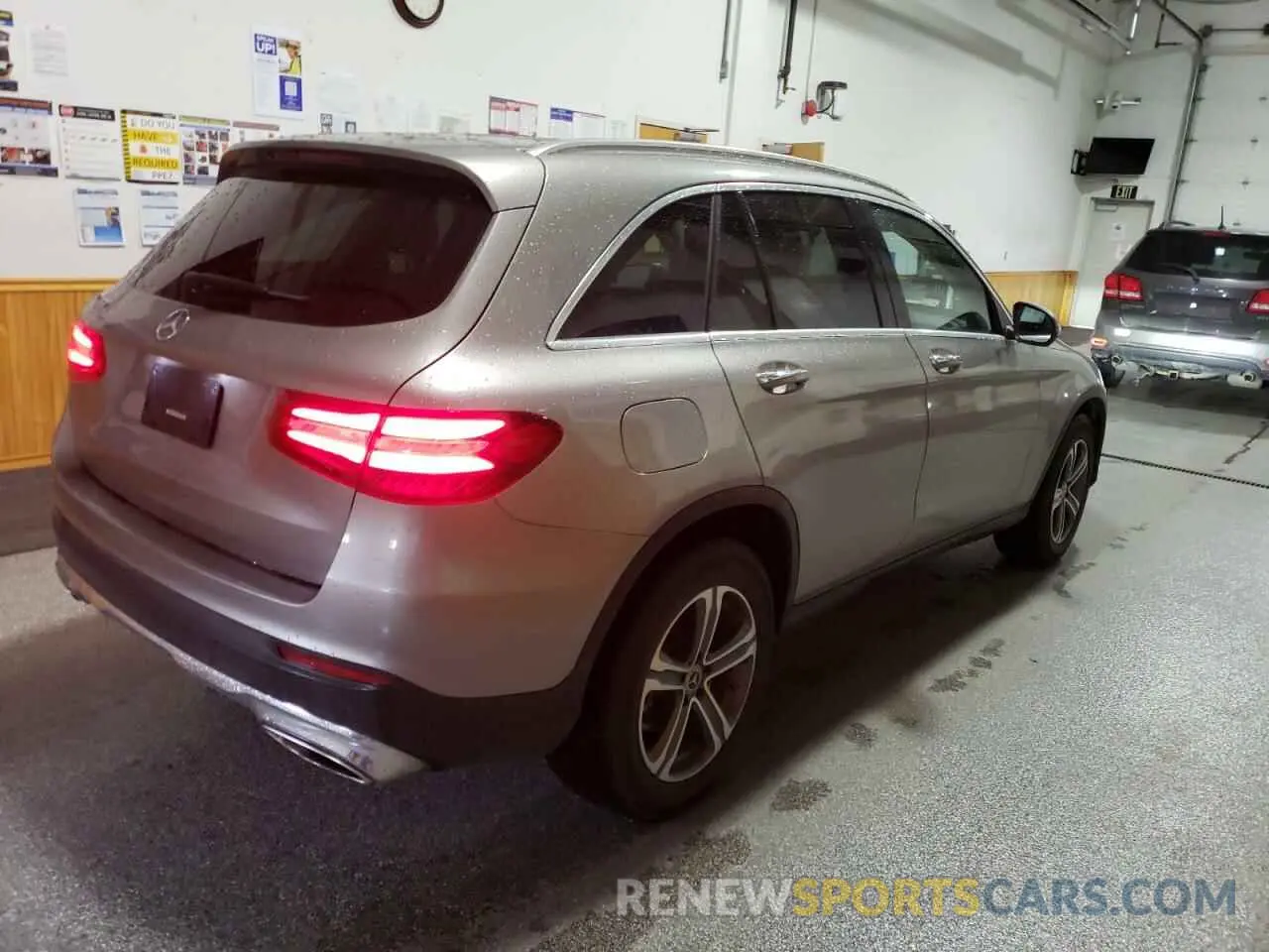3 Фотография поврежденного автомобиля WDC0G4JB7KV162050 MERCEDES-BENZ GLC-CLASS 2019