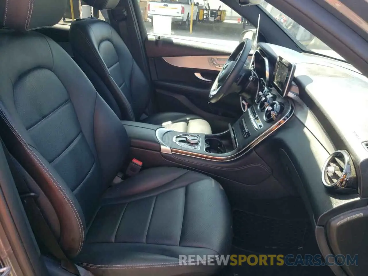 5 Фотография поврежденного автомобиля WDC0G5EB4KF571956 MERCEDES-BENZ GLC-CLASS 2019