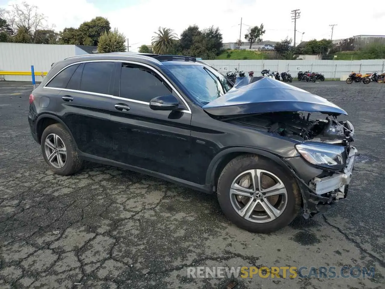 4 Фотография поврежденного автомобиля WDC0G5EB5KF563154 MERCEDES-BENZ GLC-CLASS 2019