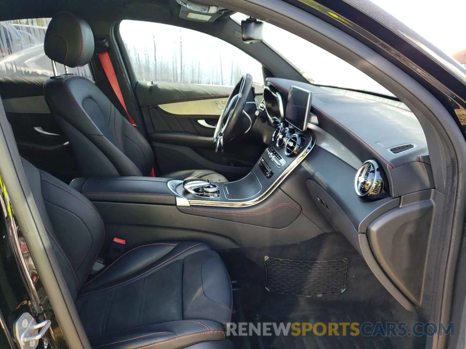 5 Photograph of a damaged car WDC0J6EB1KF545189 MERCEDES-BENZ GLC-CLASS 2019