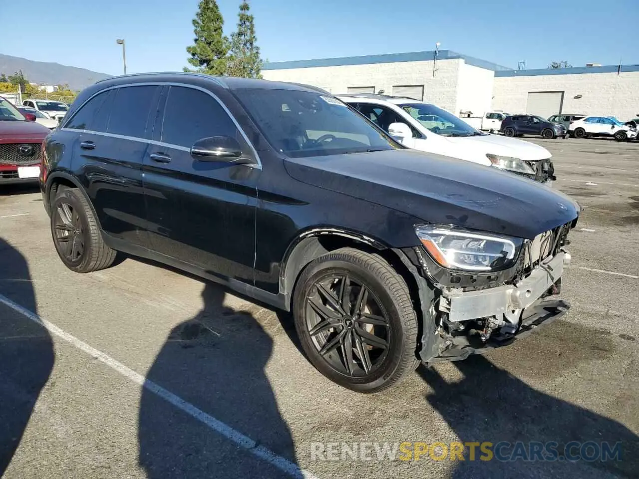 4 Фотография поврежденного автомобиля W1N0G8DB1LF768991 MERCEDES-BENZ GLC-CLASS 2020