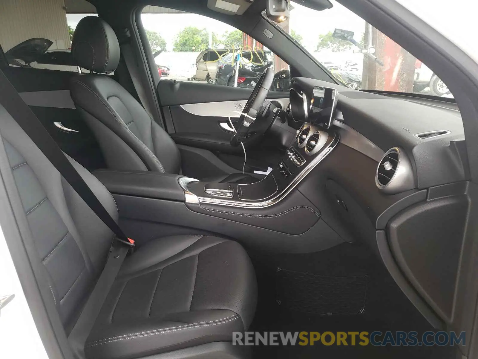 5 Фотография поврежденного автомобиля W1N0G8DB2LF804980 MERCEDES-BENZ GLC-CLASS 2020