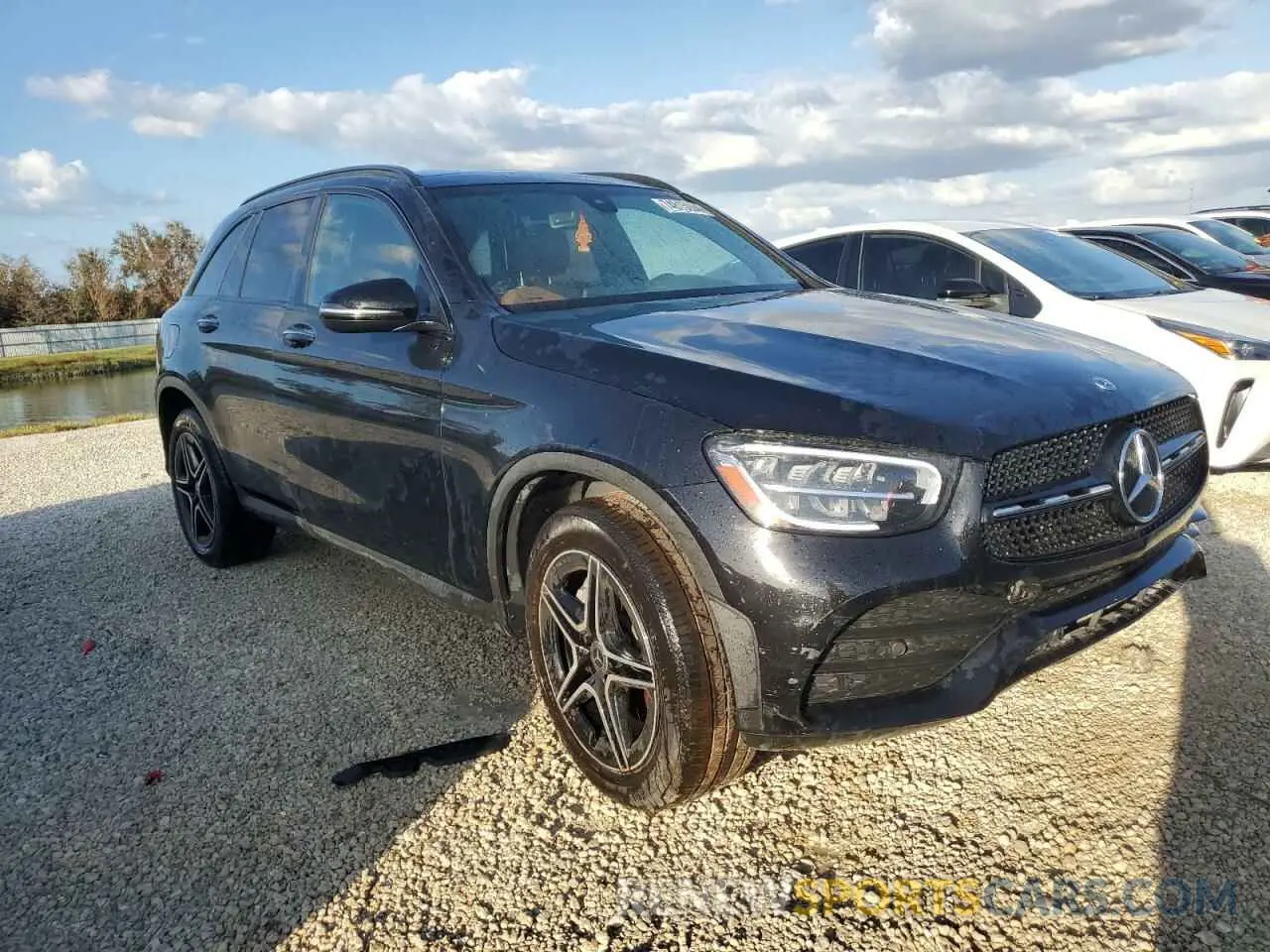 4 Фотография поврежденного автомобиля W1N0G8DB6LF762975 MERCEDES-BENZ GLC-CLASS 2020
