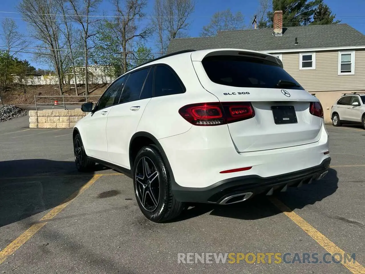 2 Photograph of a damaged car W1N0G8EB1LF810137 MERCEDES-BENZ GLC-CLASS 2020