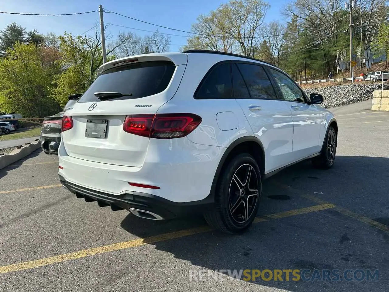 4 Photograph of a damaged car W1N0G8EB1LF810137 MERCEDES-BENZ GLC-CLASS 2020