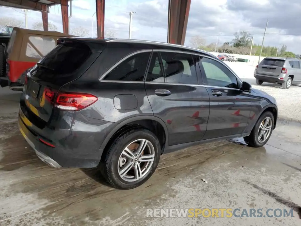 3 Фотография поврежденного автомобиля WDC0G8DBXLF708547 MERCEDES-BENZ GLC-CLASS 2020