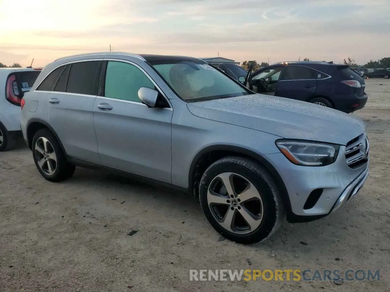 4 Фотография поврежденного автомобиля W1N0G8DBXMF977227 MERCEDES-BENZ GLC-CLASS 2021