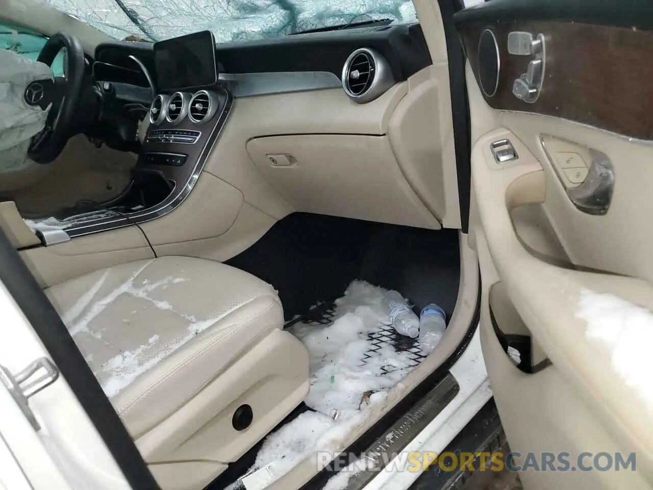 8 Photograph of a damaged car W1N0G8EB8MF904839 MERCEDES-BENZ GLC-CLASS 2021