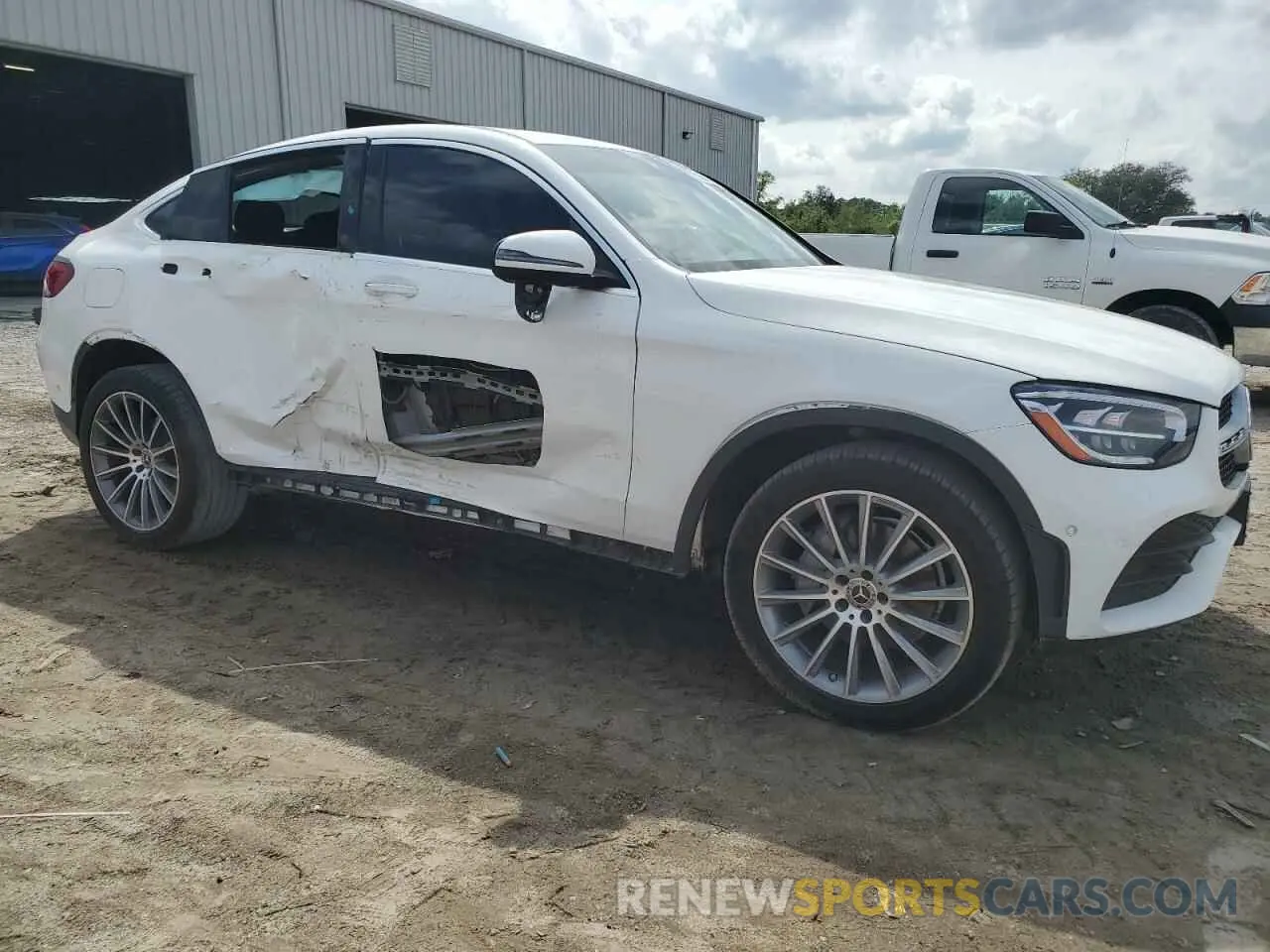 4 Photograph of a damaged car W1N0J8EB2MF913568 MERCEDES-BENZ GLC-CLASS 2021