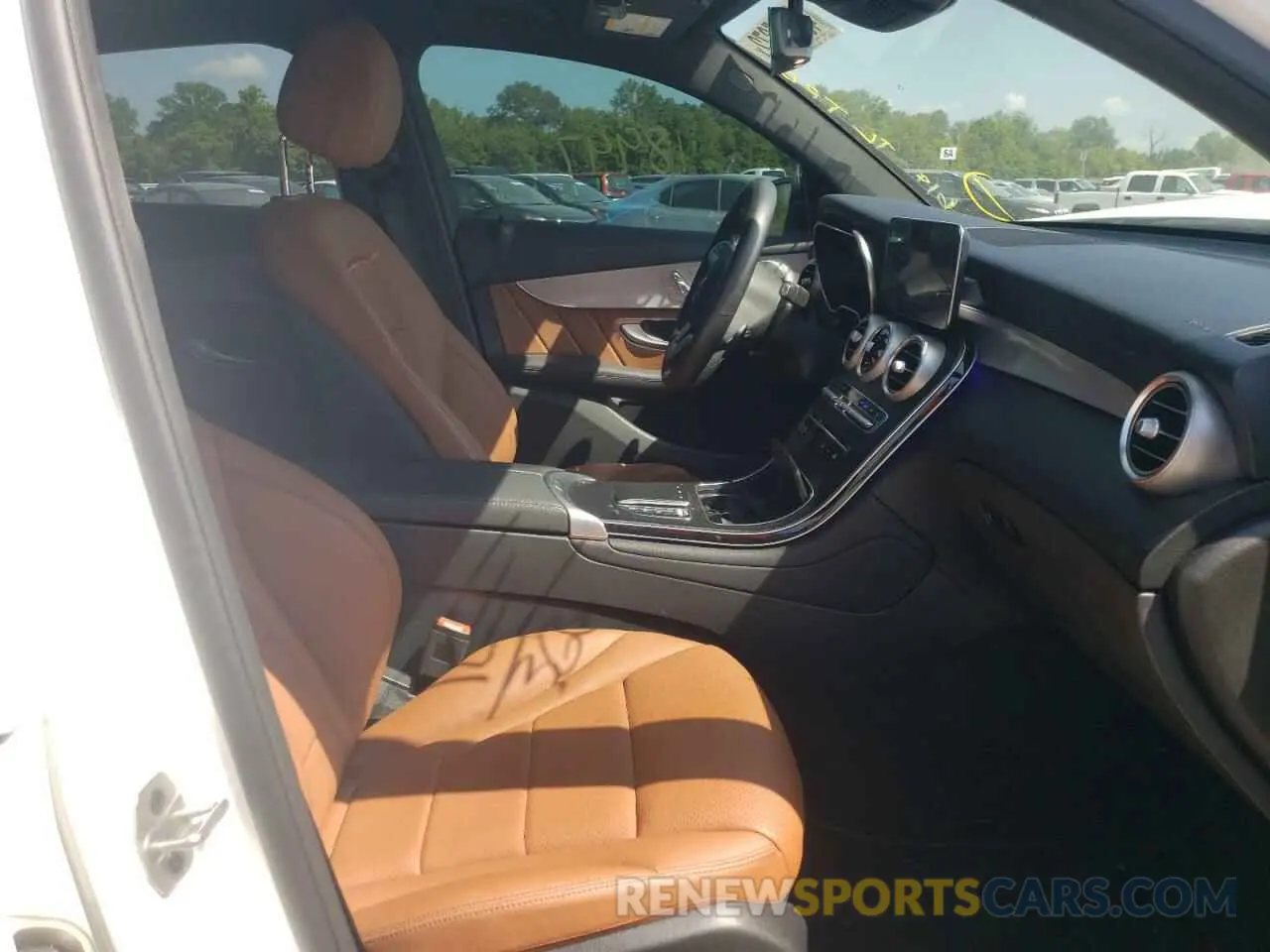 5 Photograph of a damaged car W1N0J8EB5MF970041 MERCEDES-BENZ GLC-CLASS 2021