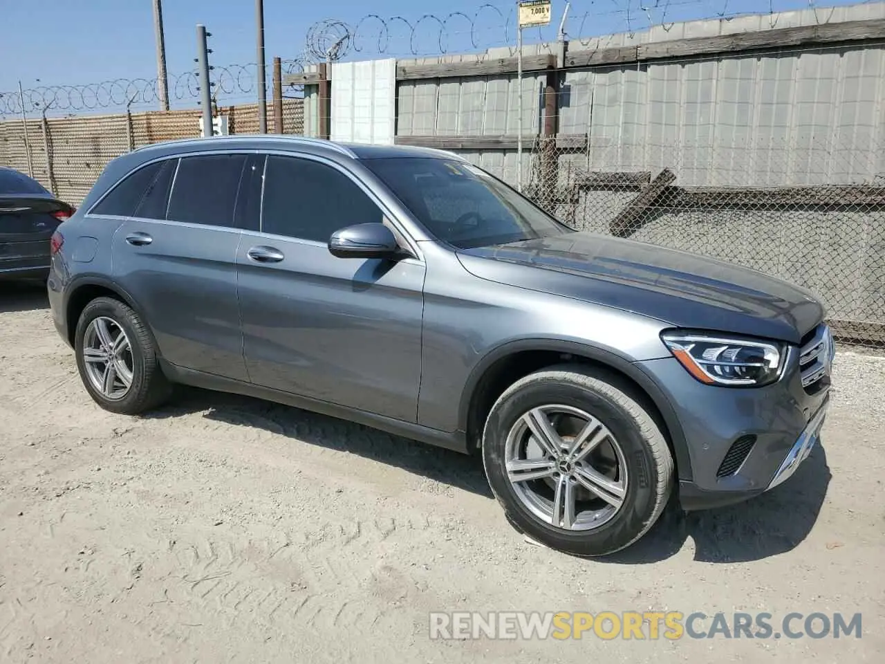 4 Photograph of a damaged car W1N0G8DB0NV347143 MERCEDES-BENZ GLC-CLASS 2022