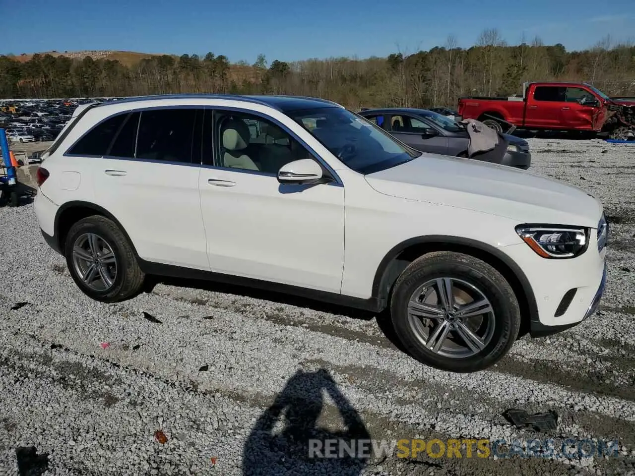 4 Photograph of a damaged car W1N0G8EB1NV380845 MERCEDES-BENZ GLC-CLASS 2022