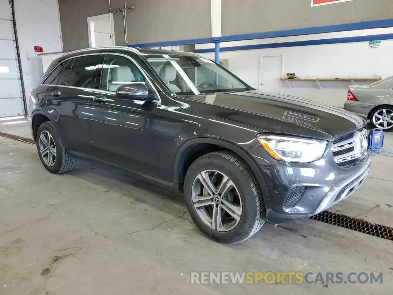 4 Photograph of a damaged car W1N0G8EB4NV331493 MERCEDES-BENZ GLC-CLASS 2022