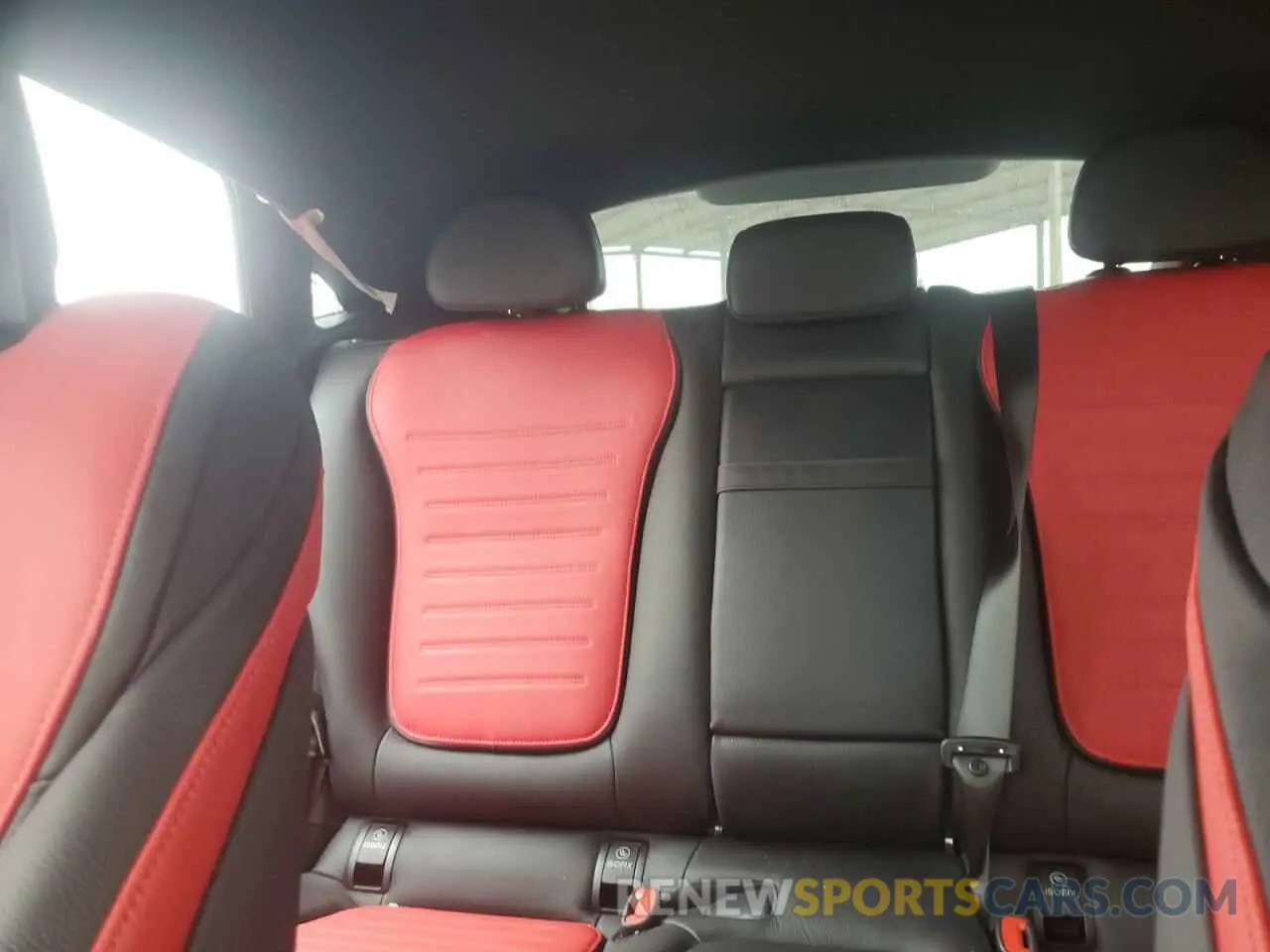 10 Фотография поврежденного автомобиля W1NKJ4HB9RF167074 MERCEDES-BENZ GLC-CLASS 2024