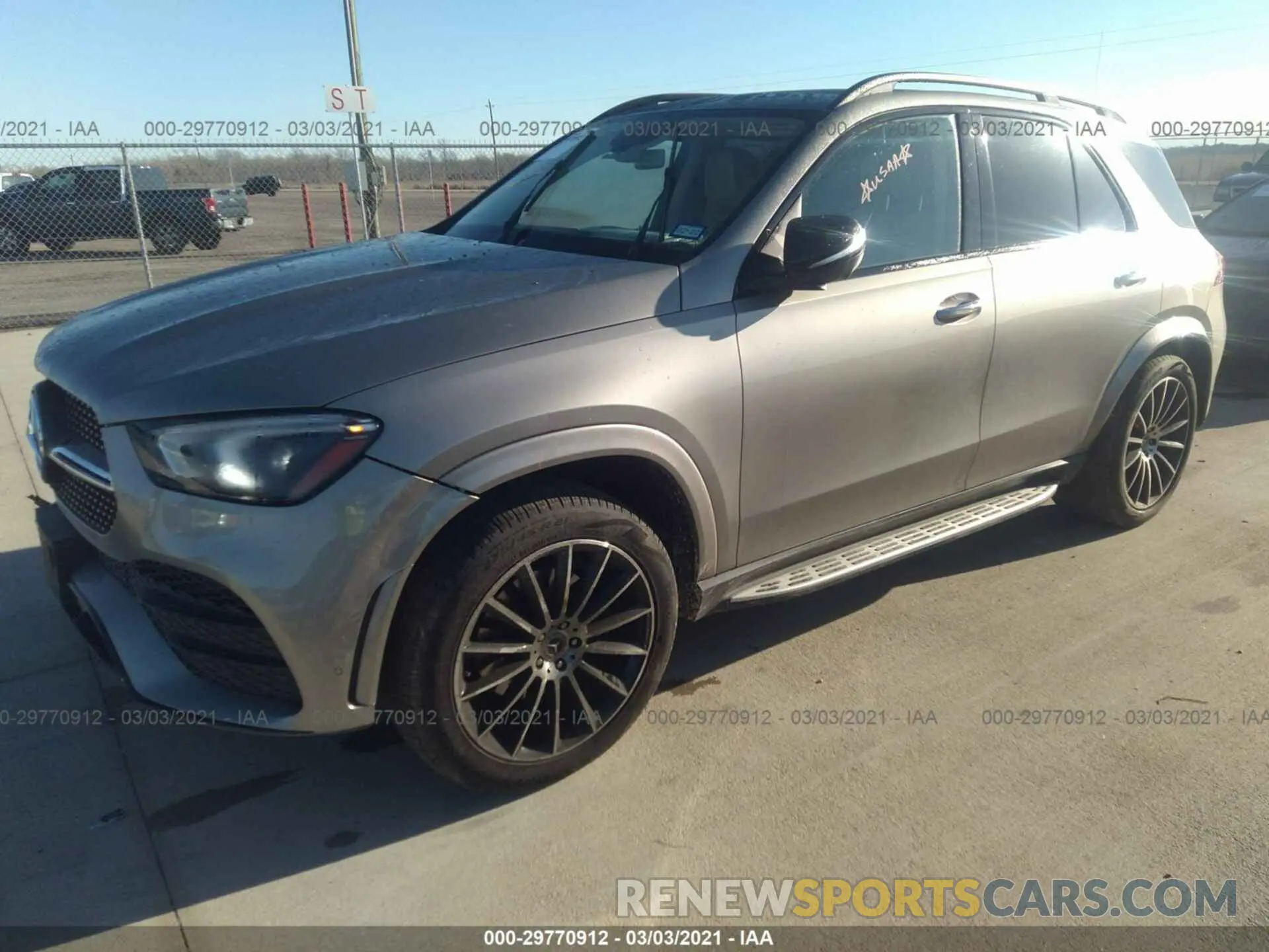 2 Photograph of a damaged car 4JGFB4JE7LA201331 MERCEDES-BENZ GLE 2020