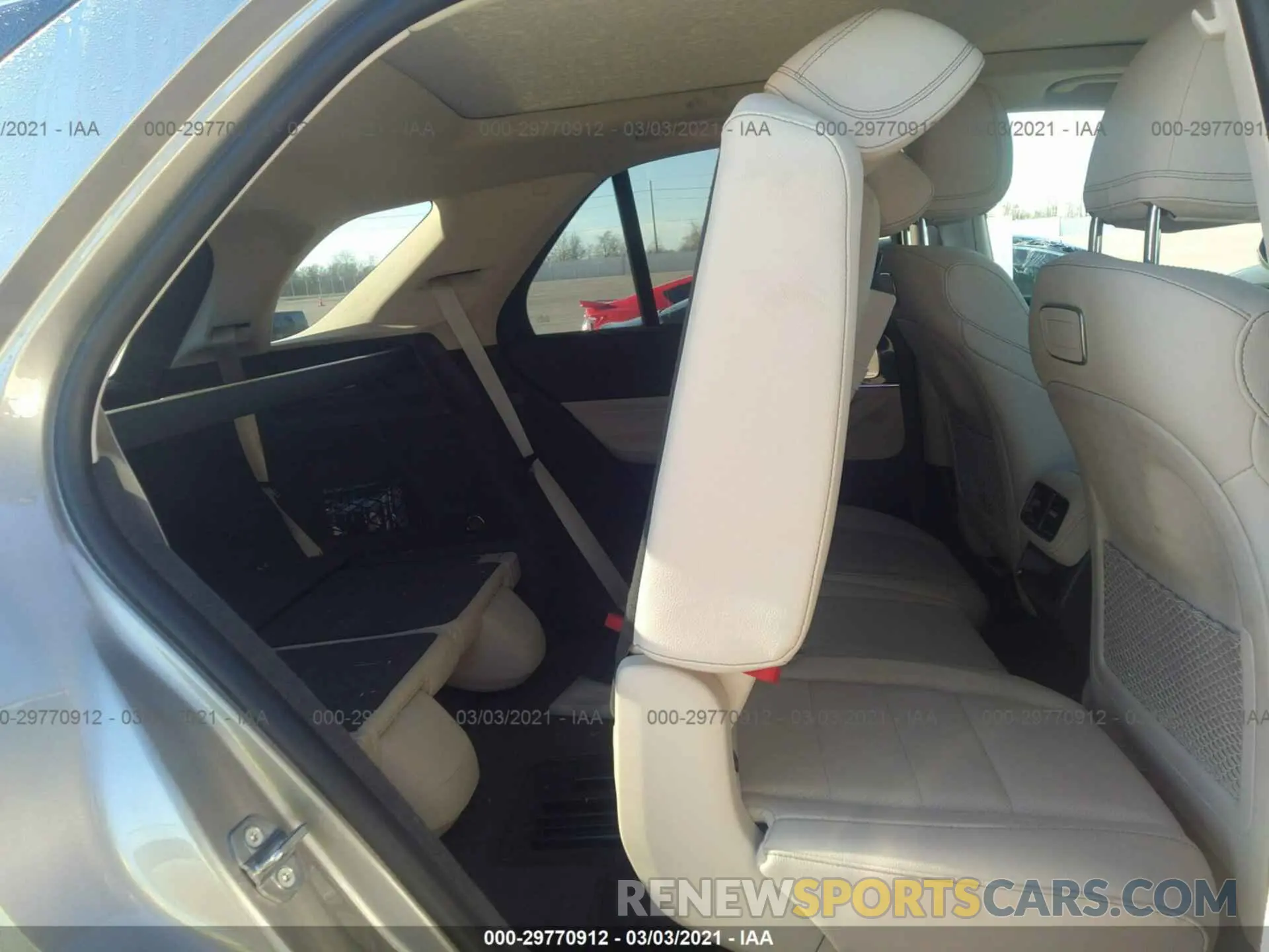 8 Photograph of a damaged car 4JGFB4JE7LA201331 MERCEDES-BENZ GLE 2020