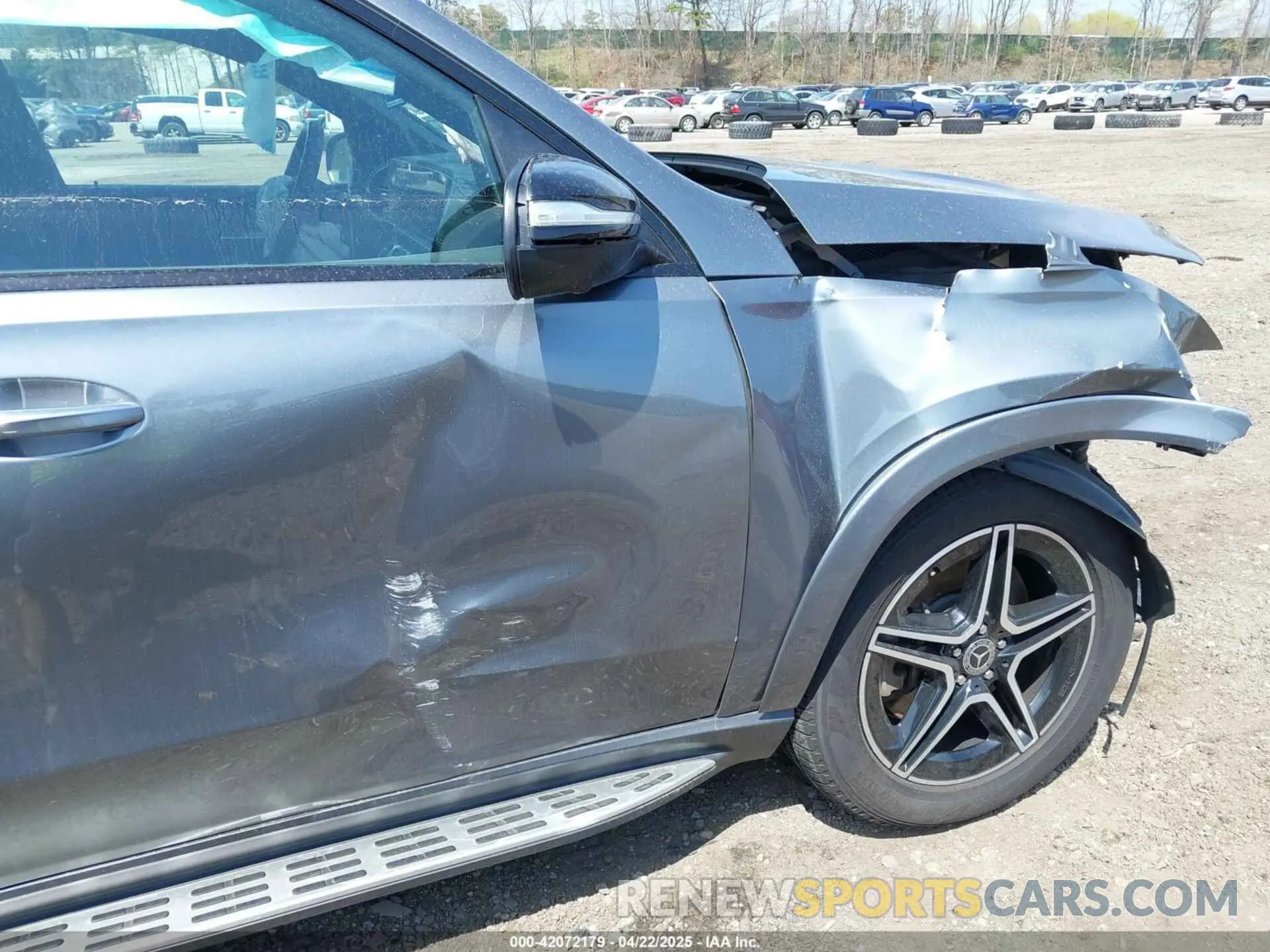 19 Photograph of a damaged car 4JGFB5KB4MA444476 MERCEDES-BENZ GLE 2021