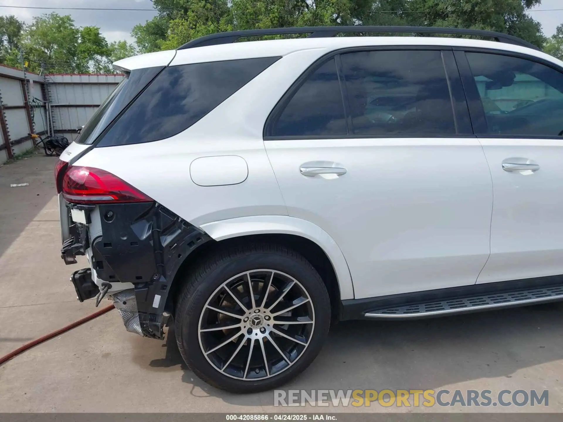19 Photograph of a damaged car 4JGFB5KB8MA552664 MERCEDES-BENZ GLE 2021