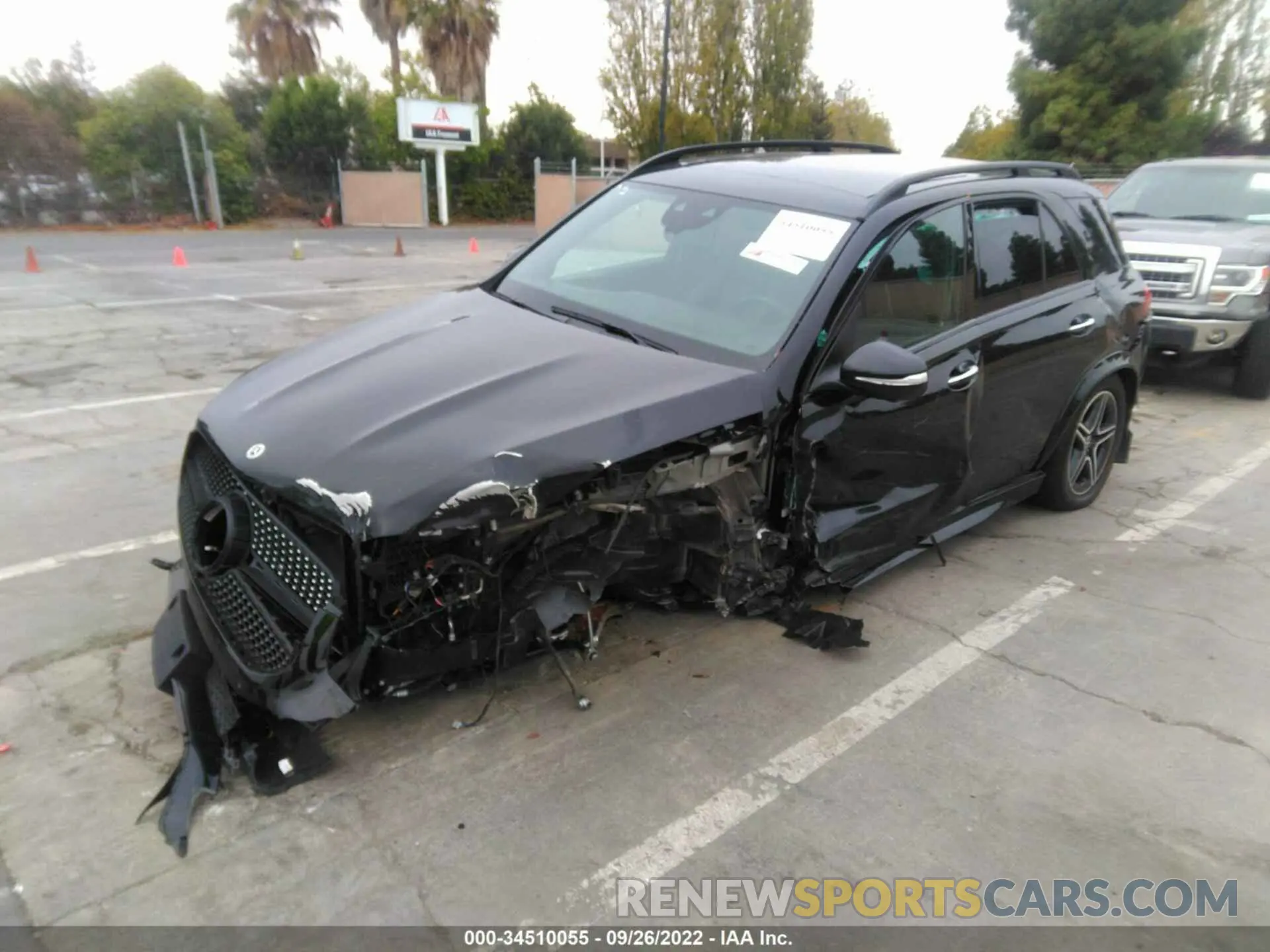 2 Photograph of a damaged car 4JGFB4KB1NA720527 MERCEDES-BENZ GLE 2022