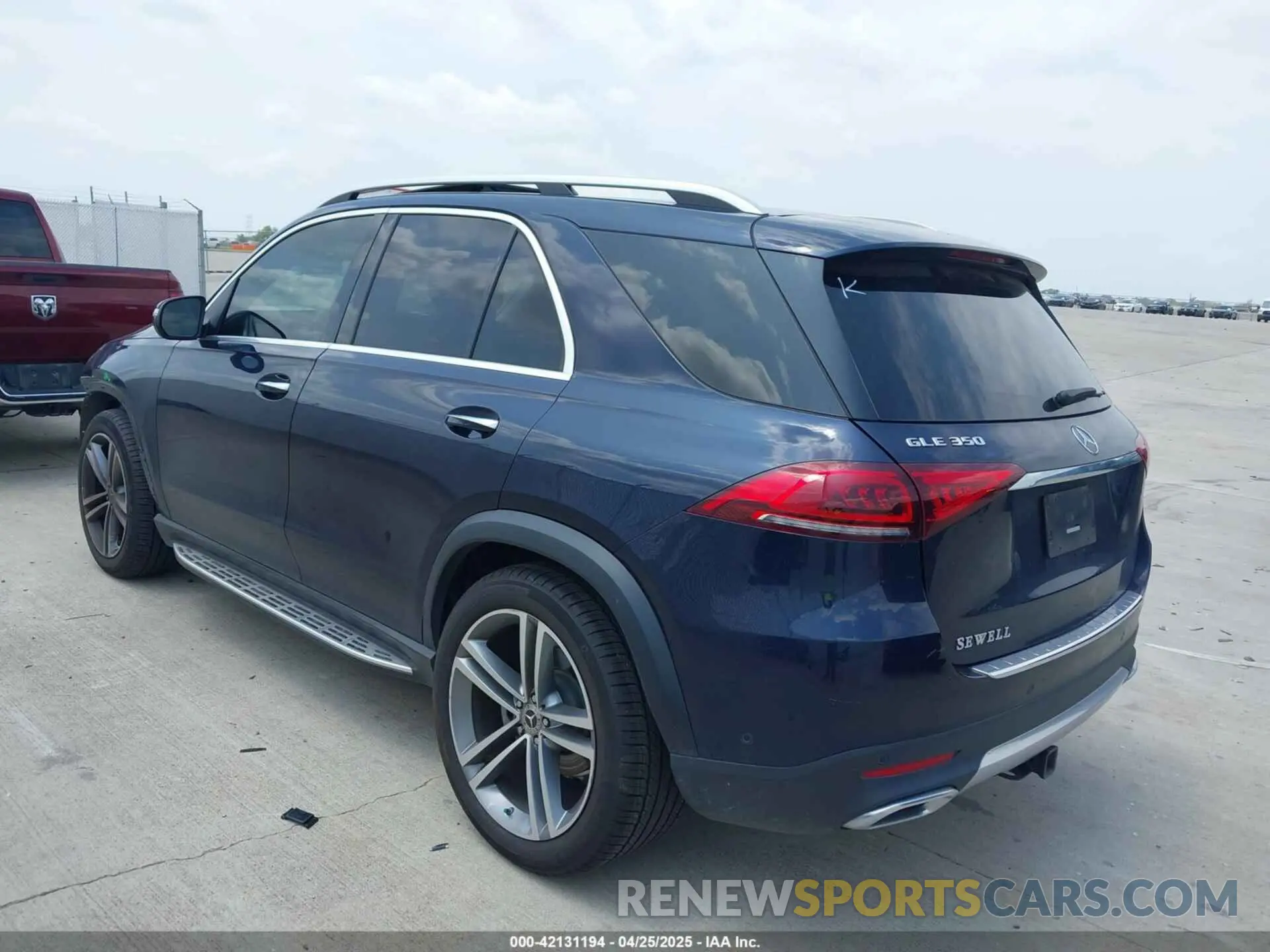 3 Photograph of a damaged car 4JGFB4JB0LA145805 MERCEDES-BENZ GLE 350 2020