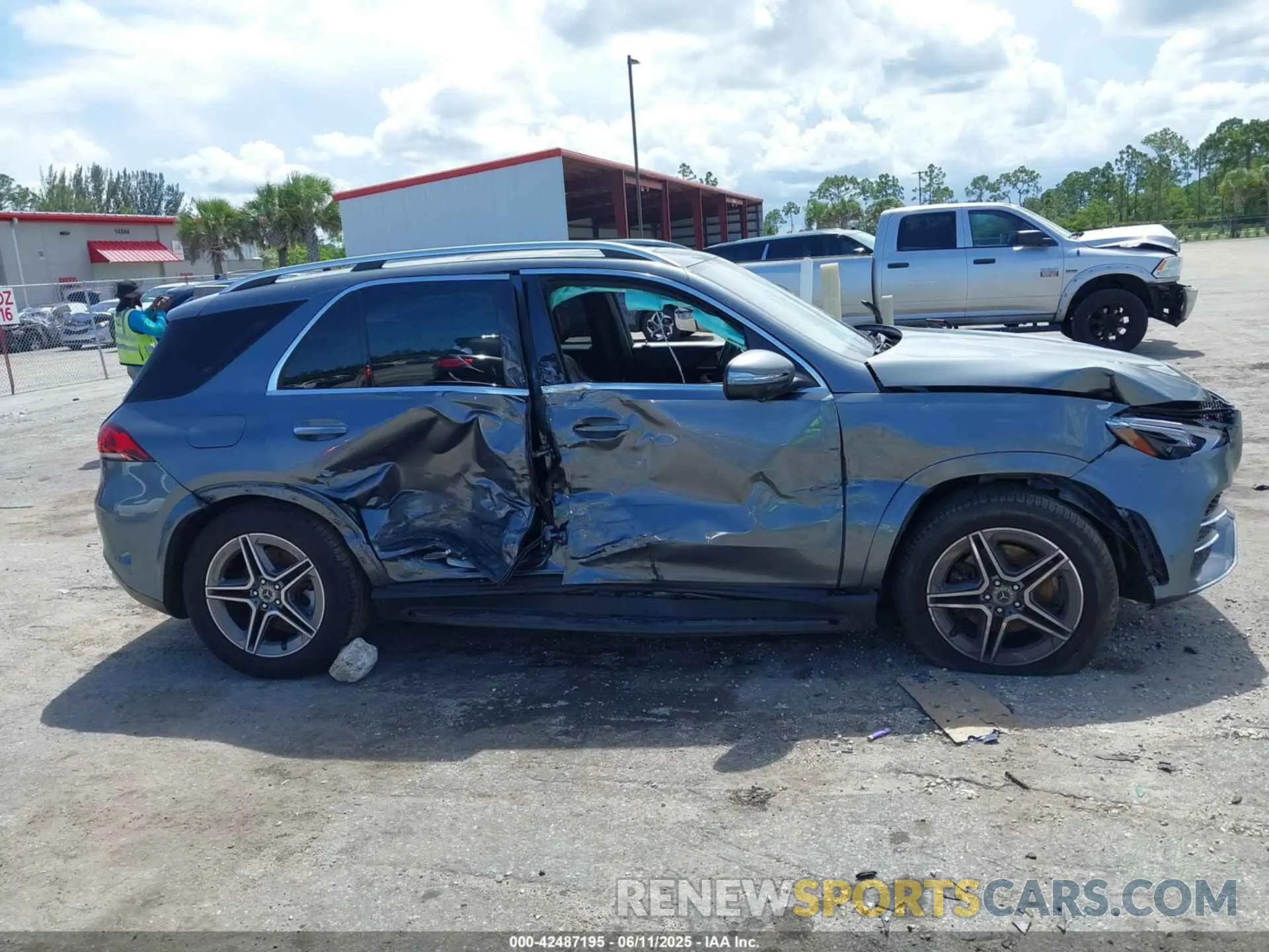 12 Photograph of a damaged car 4JGFB4KB0LA060591 MERCEDES-BENZ GLE 350 2020