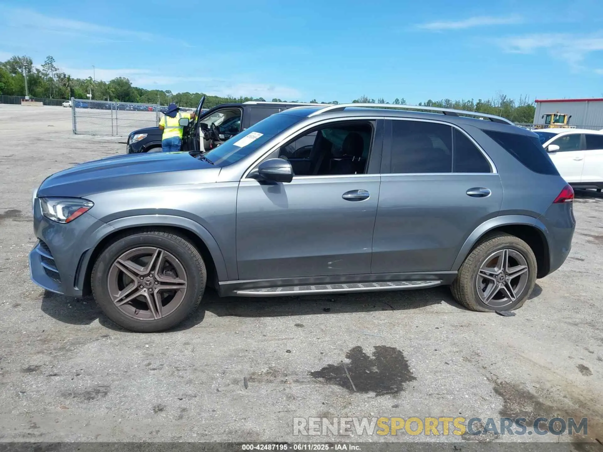 13 Photograph of a damaged car 4JGFB4KB0LA060591 MERCEDES-BENZ GLE 350 2020