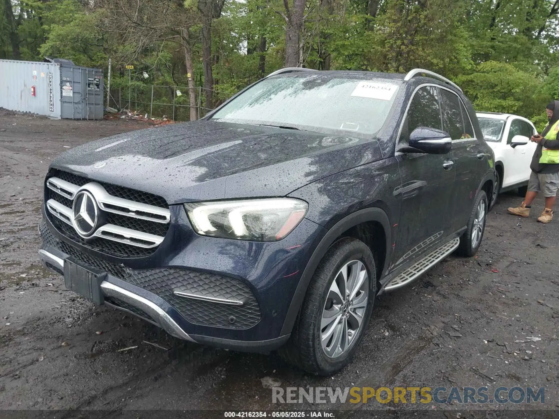 2 Photograph of a damaged car 4JGFB4KB1LA033657 MERCEDES-BENZ GLE 350 2020