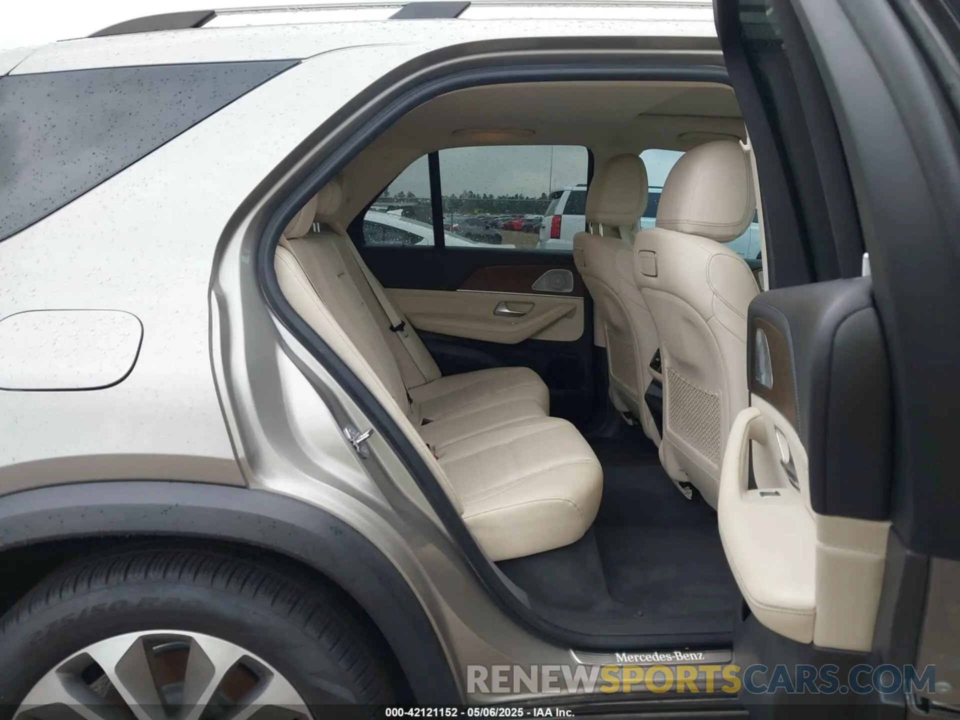 8 Photograph of a damaged car 4JGFB4KB2LA033392 MERCEDES-BENZ GLE 350 2020