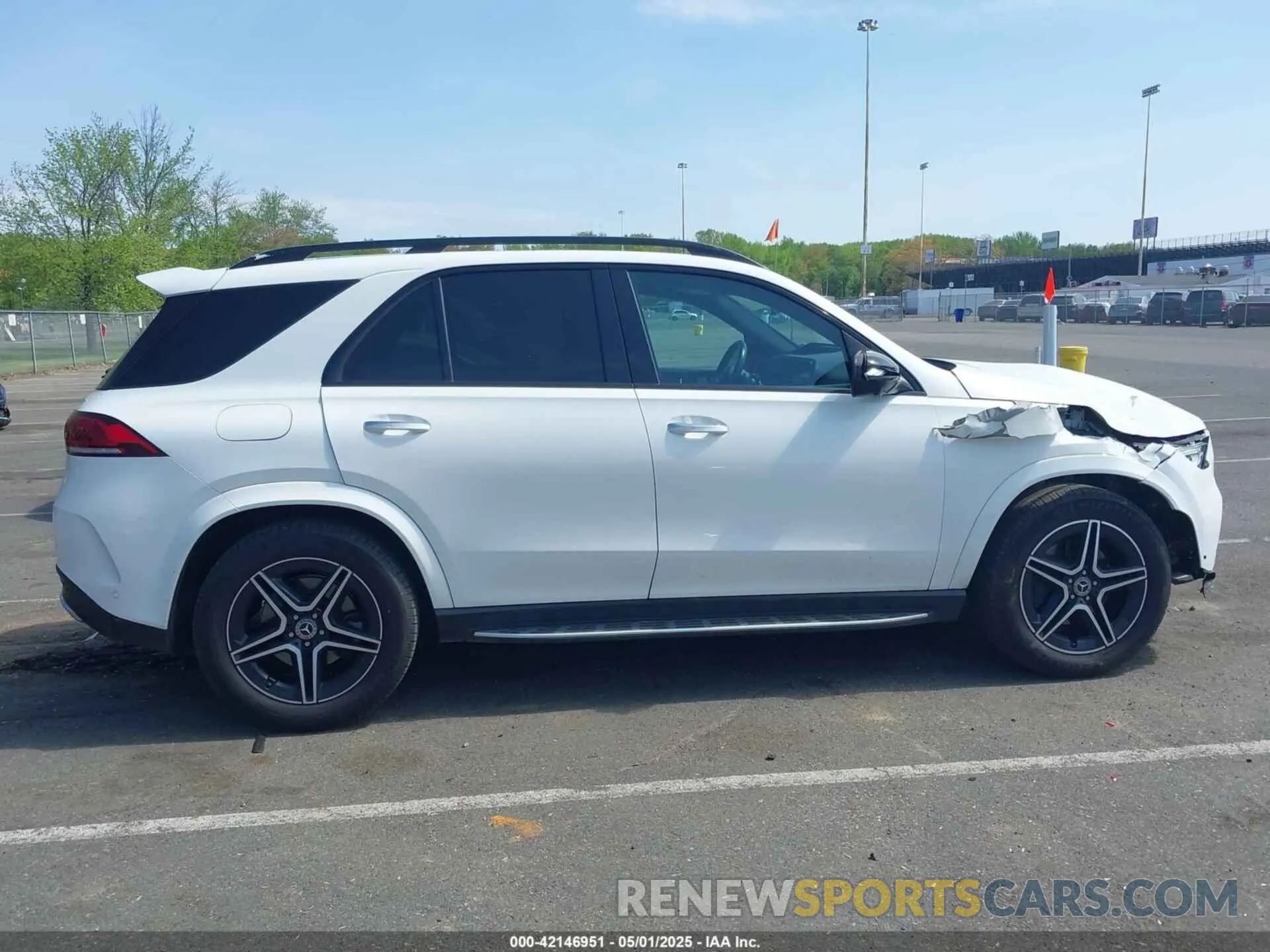13 Photograph of a damaged car 4JGFB4KB2LA172745 MERCEDES-BENZ GLE 350 2020