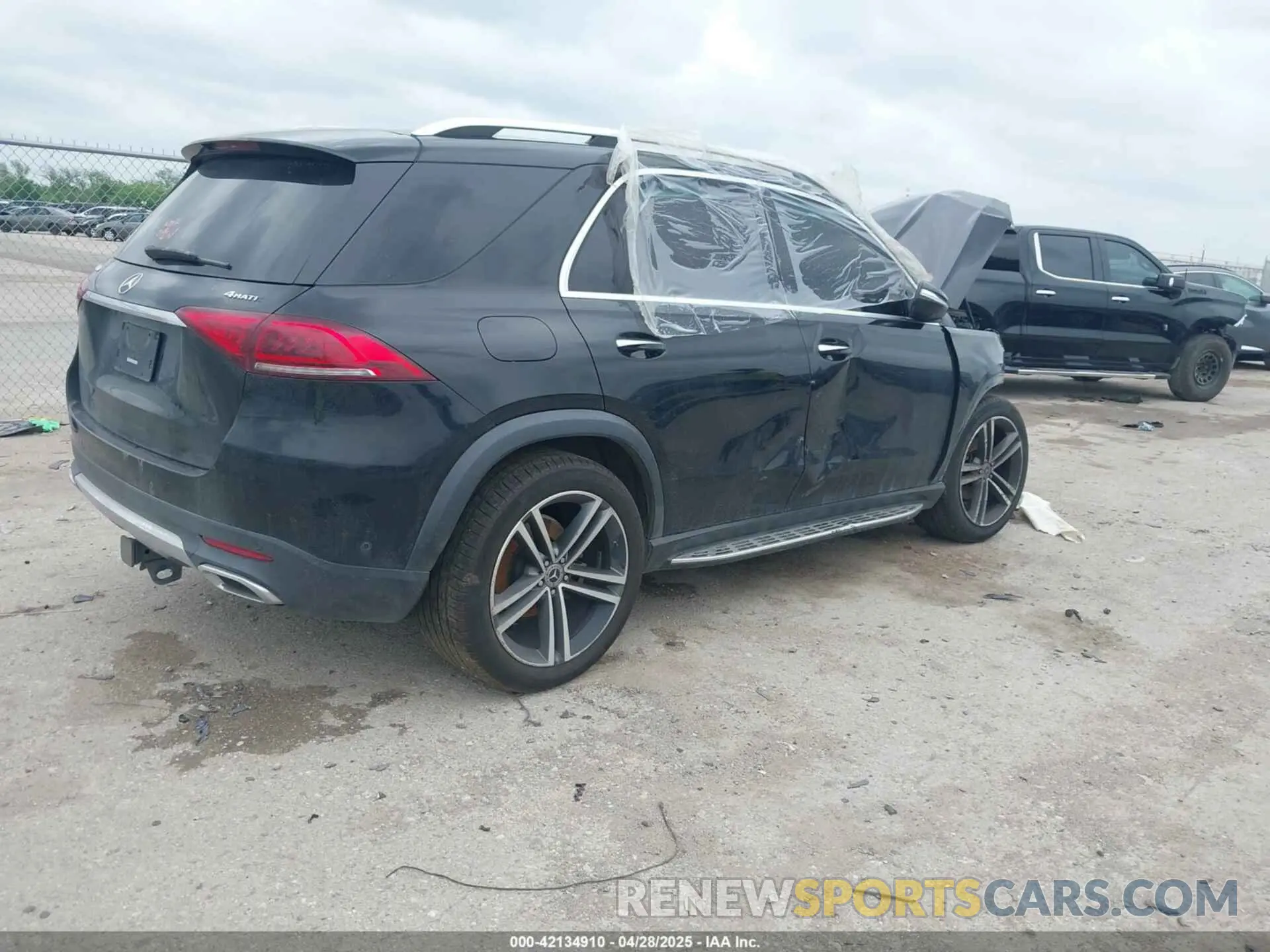 4 Photograph of a damaged car 4JGFB4KB3LA043879 MERCEDES-BENZ GLE 350 2020