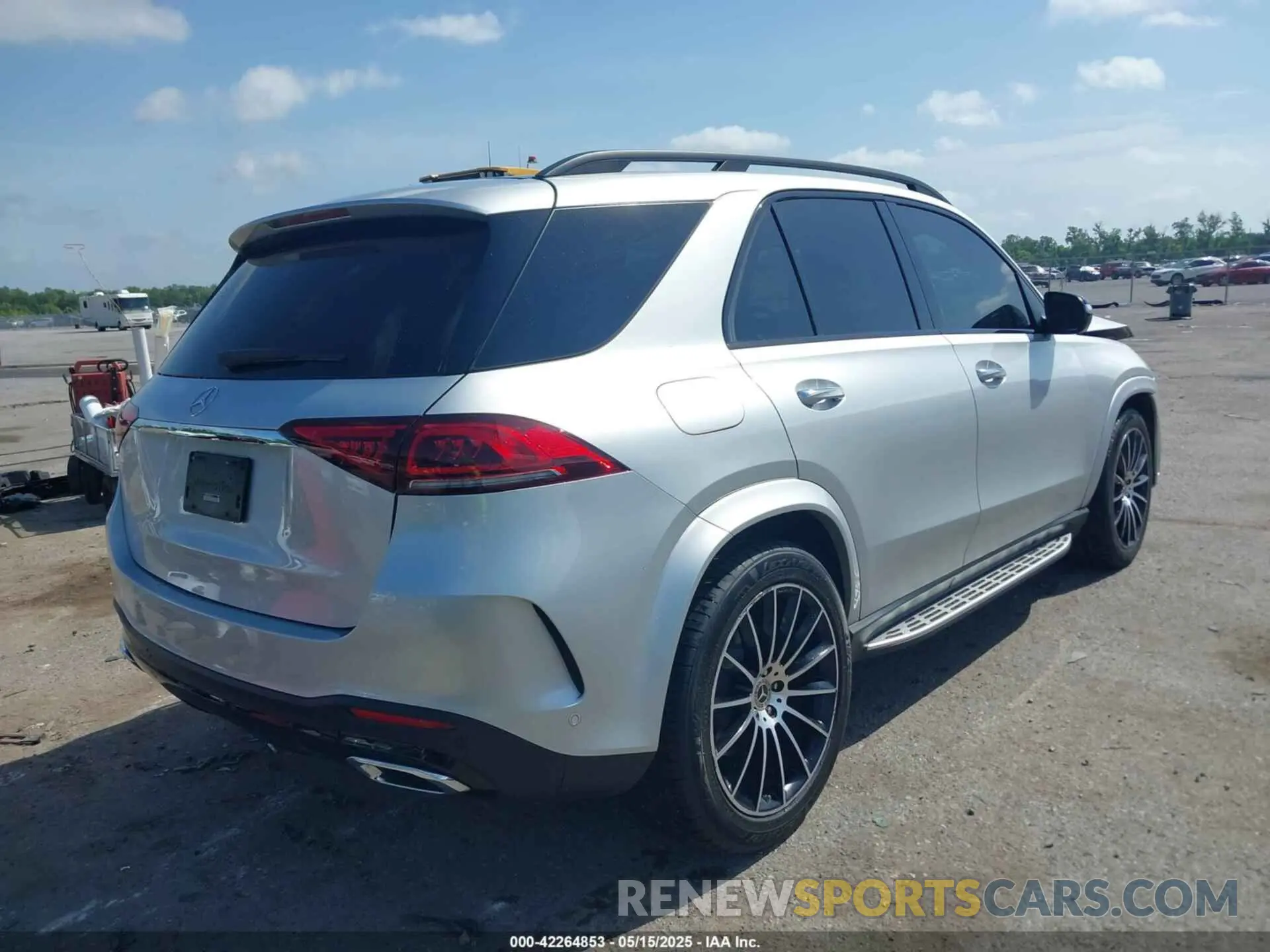4 Photograph of a damaged car 4JGFB4KB3LA060178 MERCEDES-BENZ GLE 350 2020