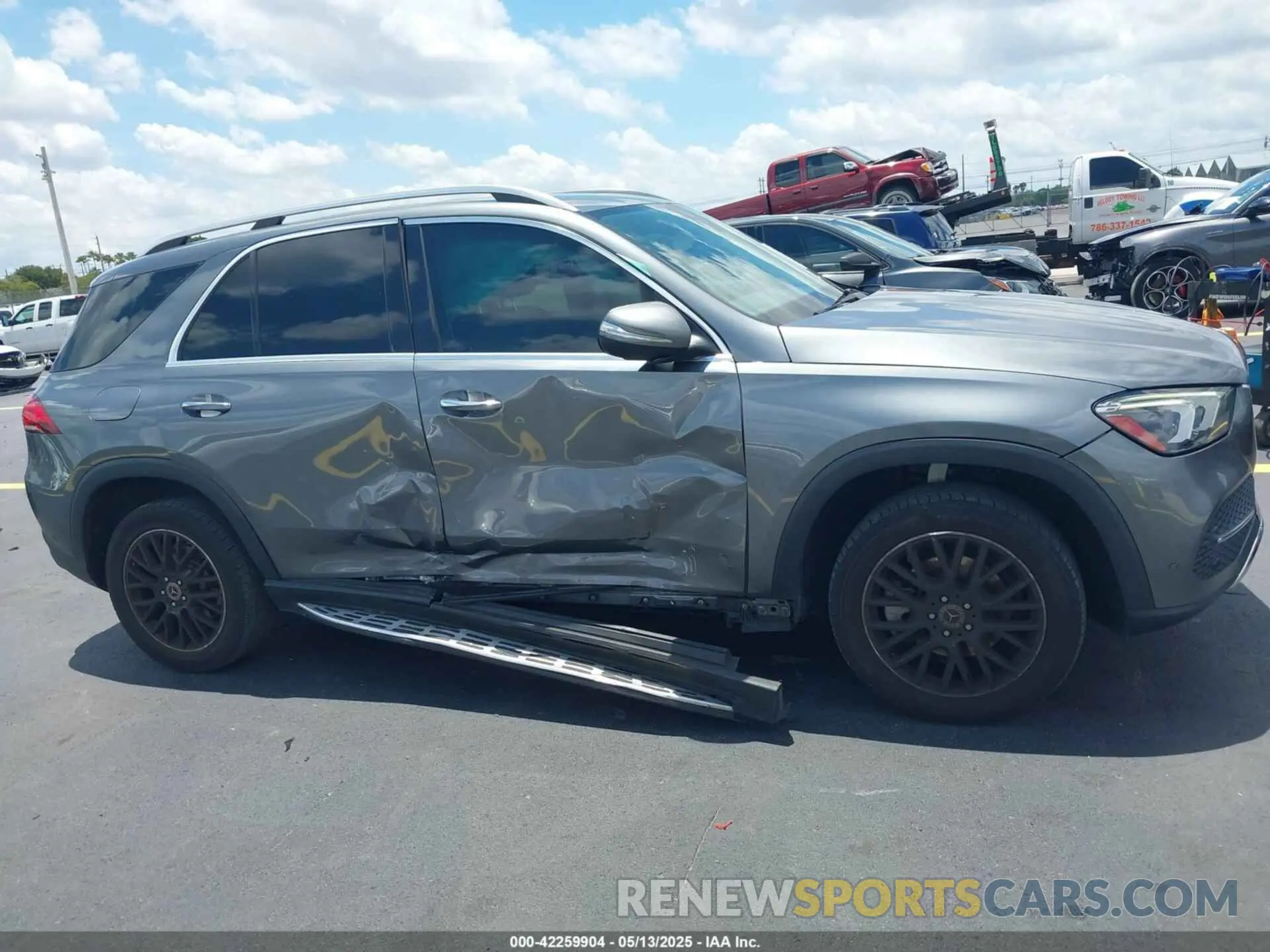 17 Photograph of a damaged car 4JGFB4KB4LA013712 MERCEDES-BENZ GLE 350 2020